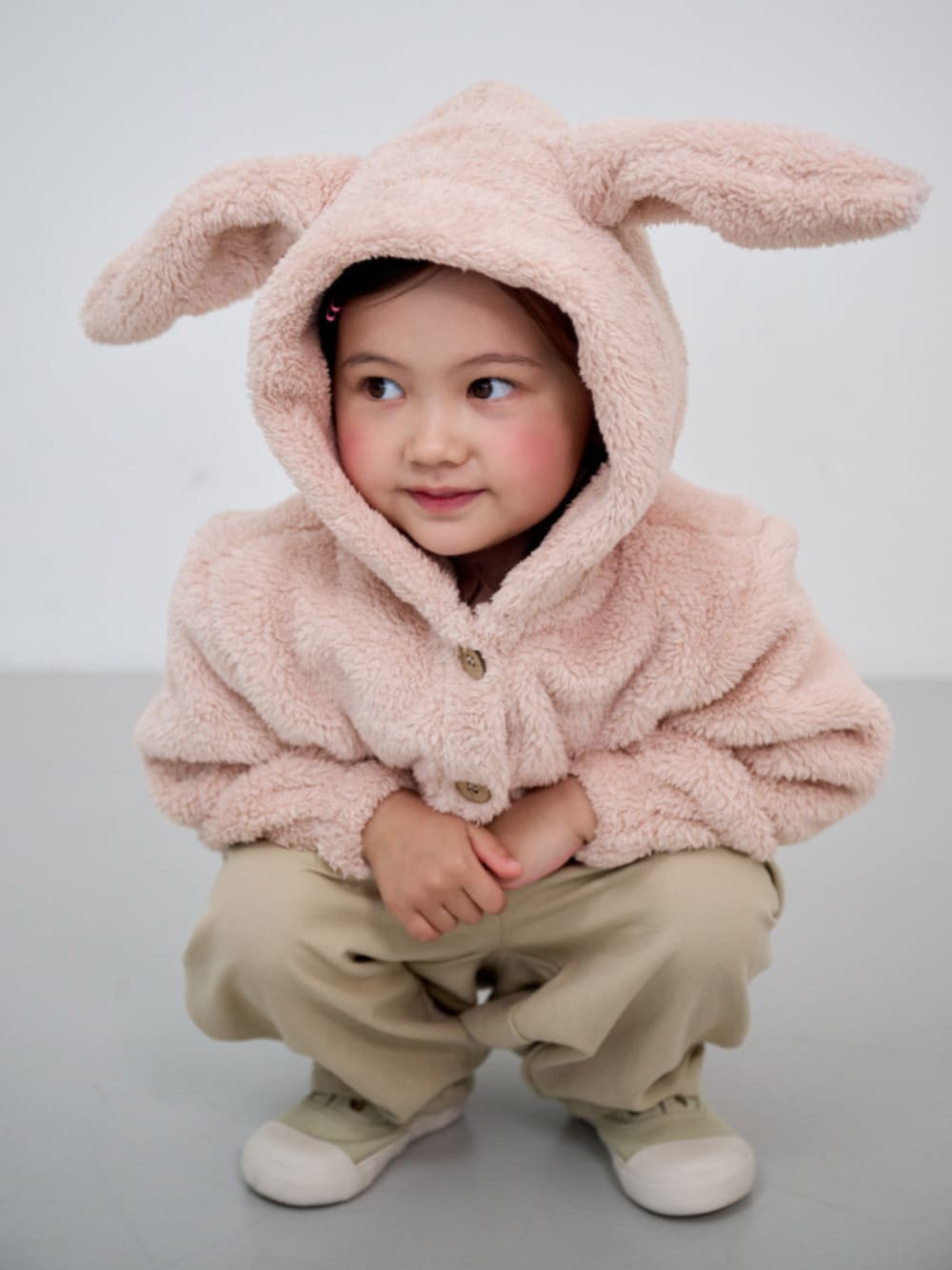 その他のその他、ピンク系のルームウェア/パジャマを着用したキッズの秋コーディネートの3枚目の写真