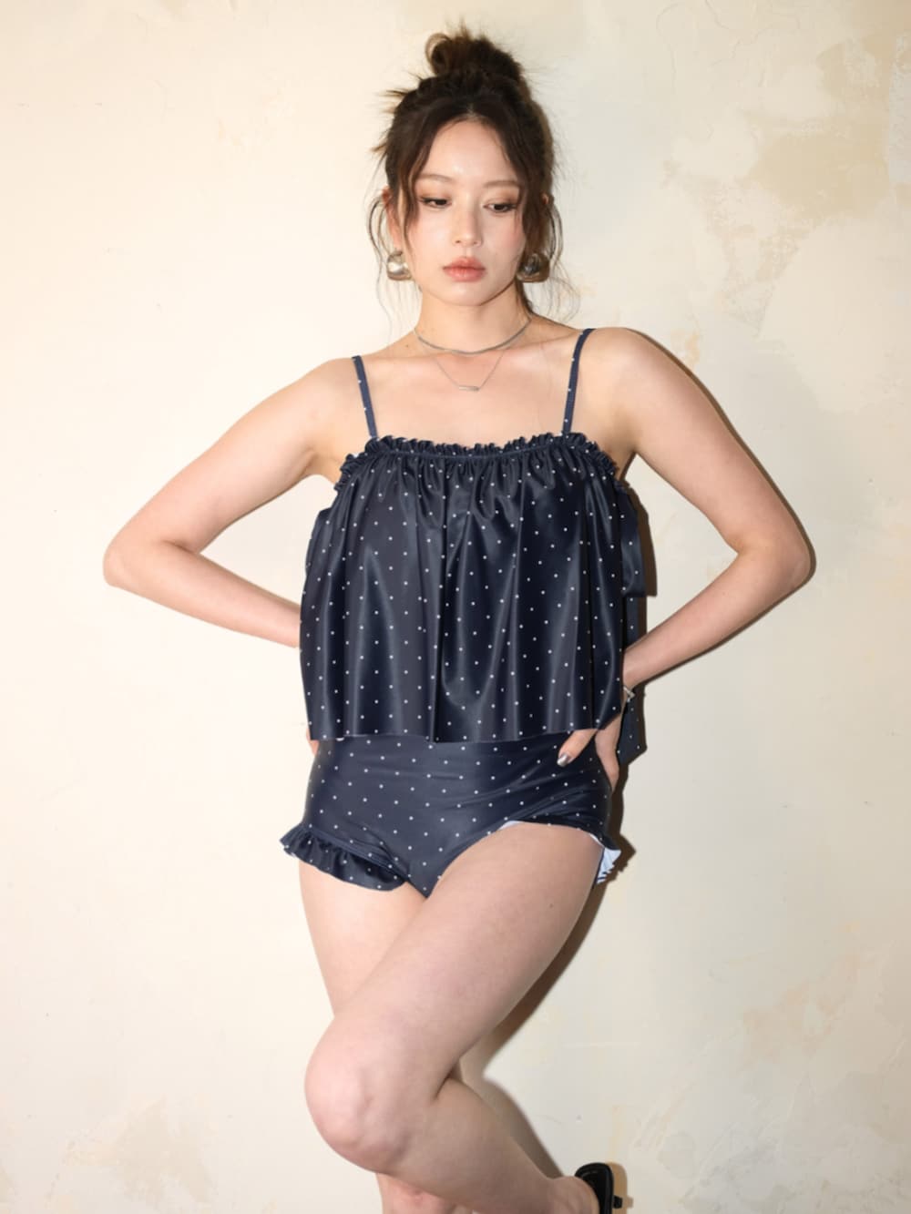 「スカーフ、大人カジュアル、スポーツミックス、春夏コーデ、シンプルコーデ、ワンピース、今日のコーデ、オトナカワイイ、キレイめコーデ、ワントーンコーデ、大人ファッション、ガーリーコーデ、サンダル、ootd、OSYAREVO」｜「OSYAREVOの【公式】インスタグラム（その他、その他）」を使った、OSYAREVOさん（レディース・167cm）の春コーディネートの5枚目の写真