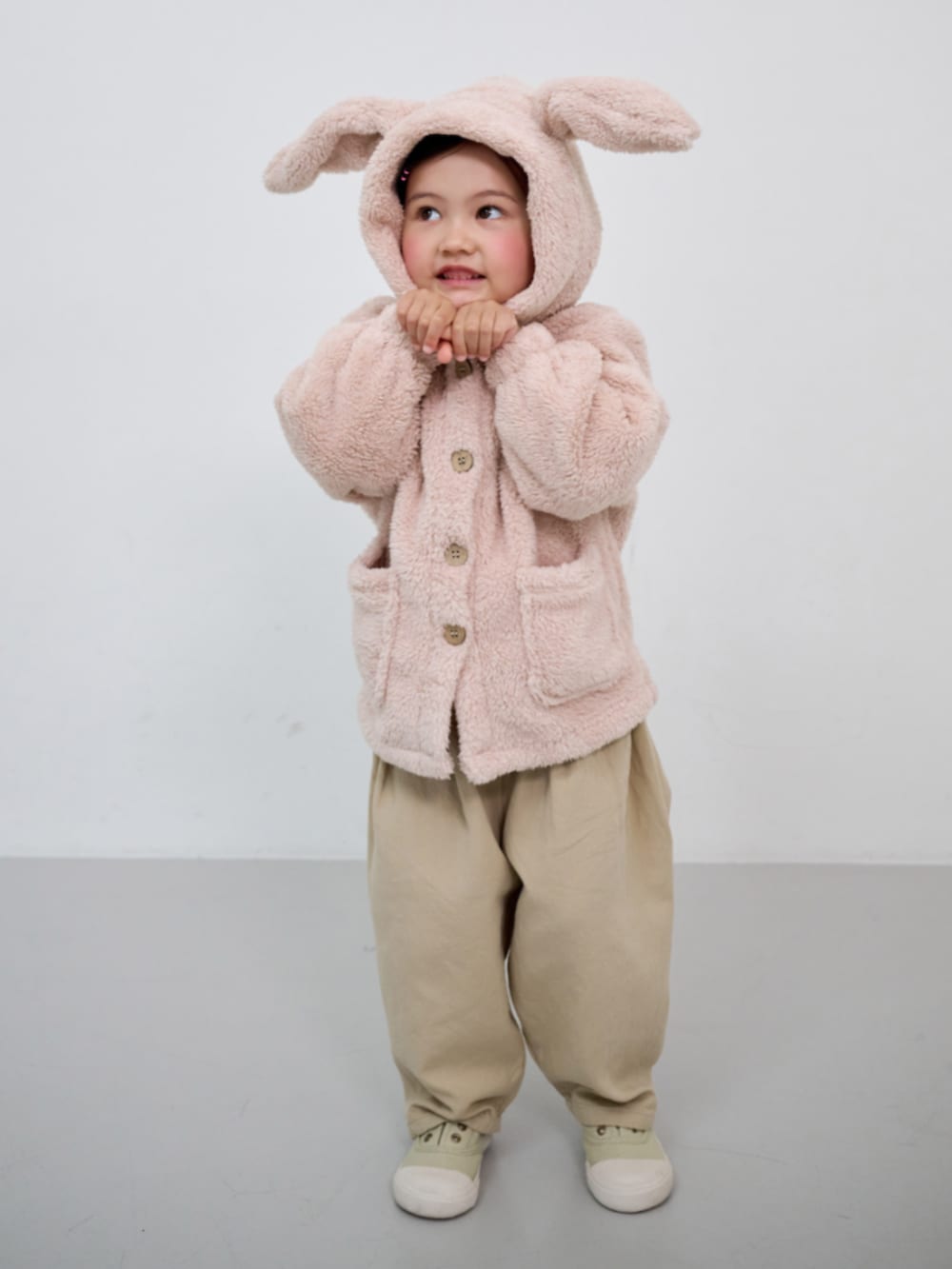 その他のその他、ピンク系のルームウェア/パジャマを着用したキッズの秋コーディネートの2枚目の写真