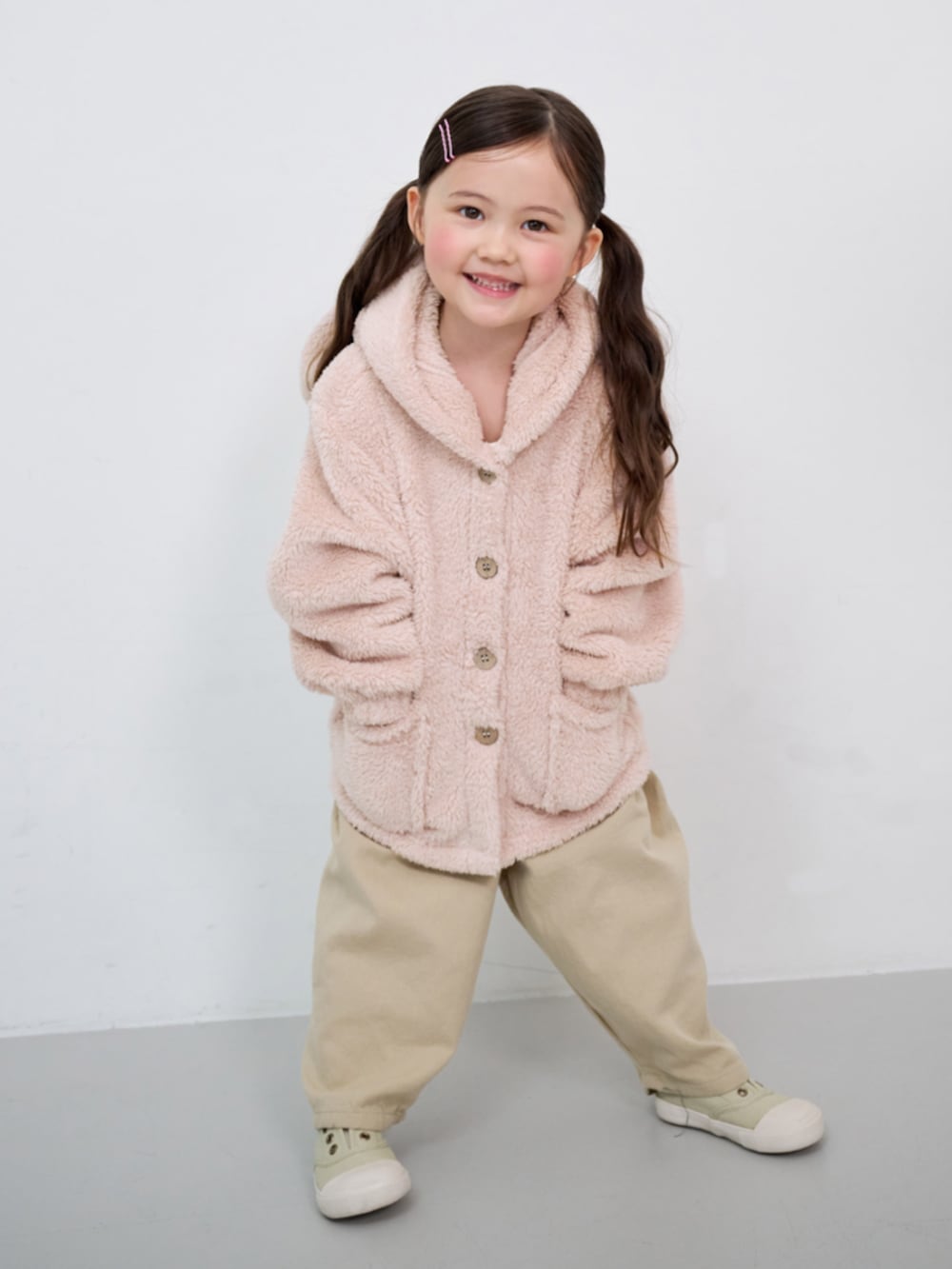 その他のその他、ピンク系のルームウェア/パジャマを着用したキッズの秋コーディネートの4枚目の写真