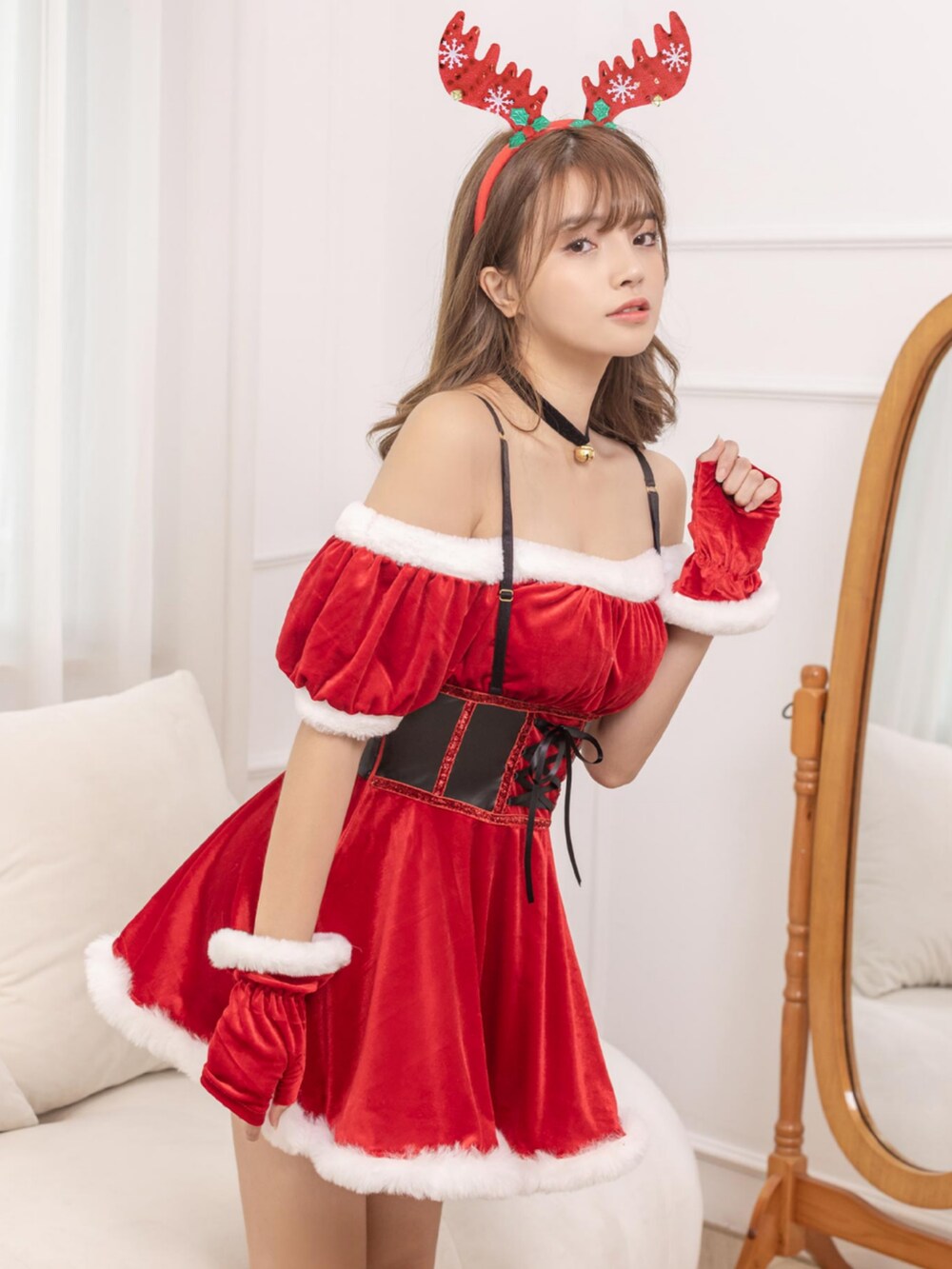 レッド系のコスチューム/パーティーグッズ、その他のその他を着用したレディースの冬コーディネートの3枚目の写真