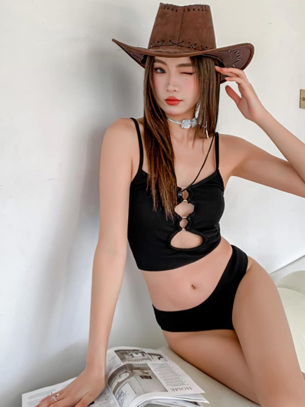 ブラック系の水着、その他のその他を着用したレディースの夏コーディネートの5枚目の写真