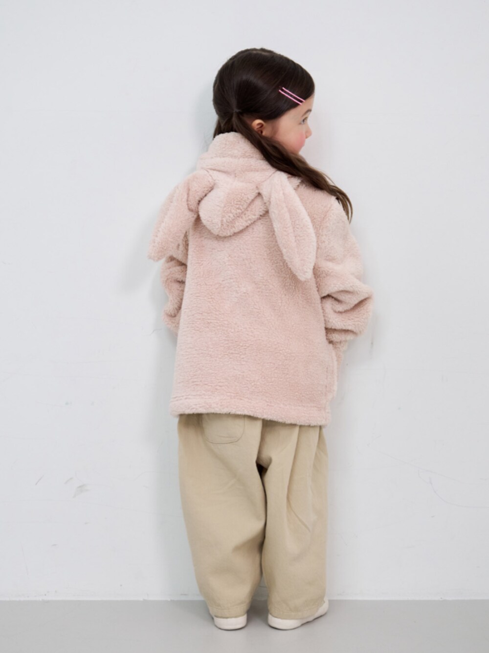 その他のその他、ピンク系のルームウェア/パジャマを着用したキッズの秋コーディネートの6枚目の写真