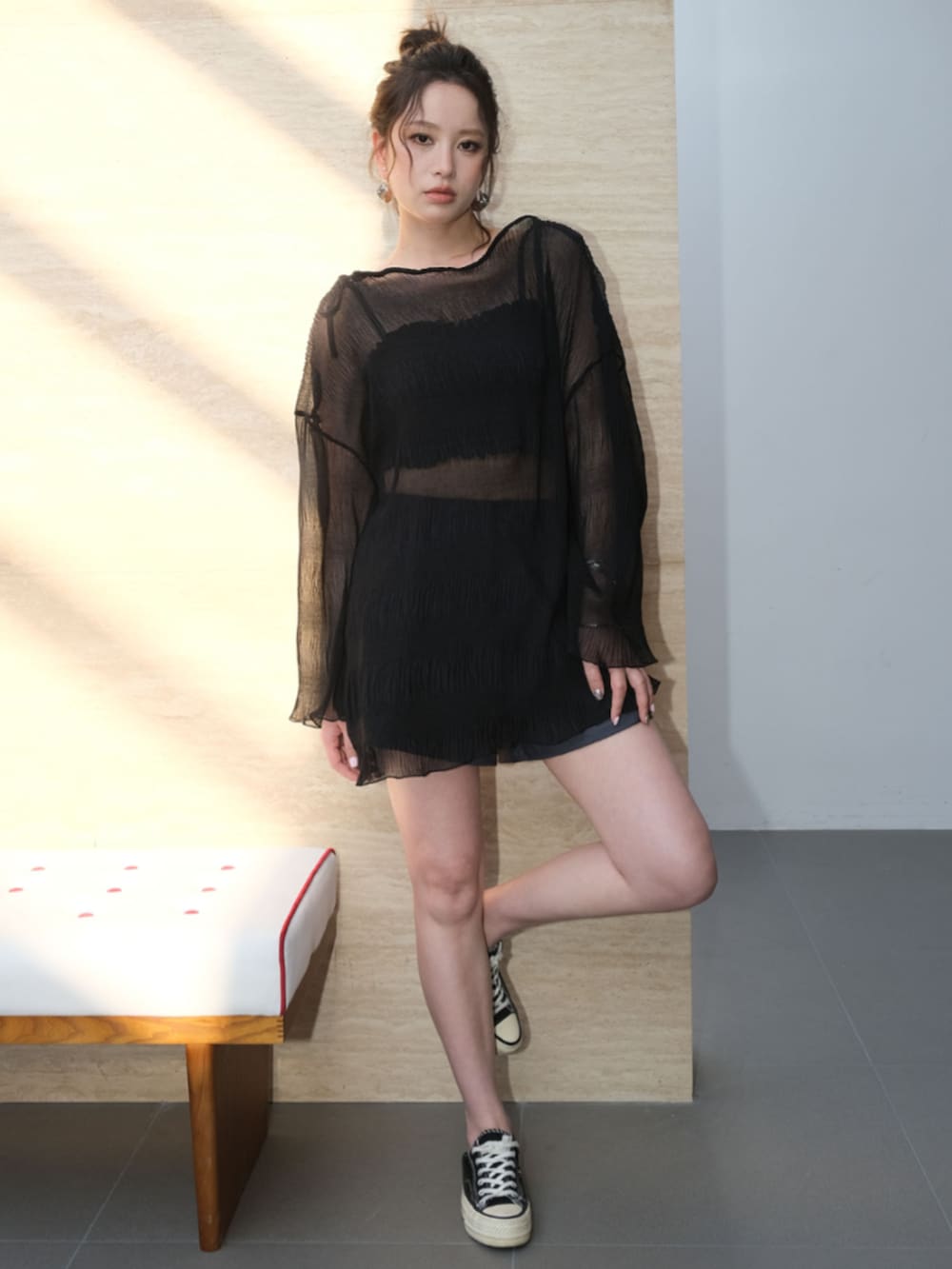 「春色、モノトーン、アウトドアスタイル、シアートップス、ショートパンツ、韓国ファッション、春服コーデ、パンツコーデ、ゆるシルエット、ラクチンコーデ、大人カジュアルコーデ、レディースファッション、大人女子、オトナ女子、OSYAREVO」｜「OSYAREVOの【公式】インスタグラム（その他、その他）」を使った、OSYAREVOさん（レディース・167cm）の春コーディネートの2枚目の写真