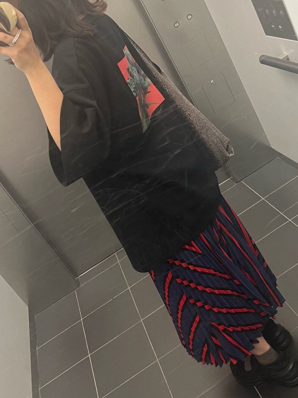 「秋」｜「RAGEBLUEの【Camille/カミーユ】コラボフラワープリントTシャツ（Tシャツ/カットソー、ホワイト系）」を使った、mariさん（レディース・160cm）の秋コーディネートの2枚目の写真