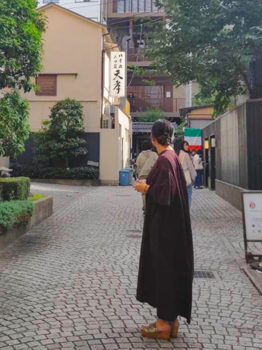 「秋服準備始めました、秋カラー、お出かけ、ワンピース、30代コーデ、ootd」｜「LOWRYS FARMのソデバルーンリボンワンピース　178337（ワンピース、ブラウン系）」を使った、mariさん（レディース・160cm）の秋コーディネートの2枚目の写真
