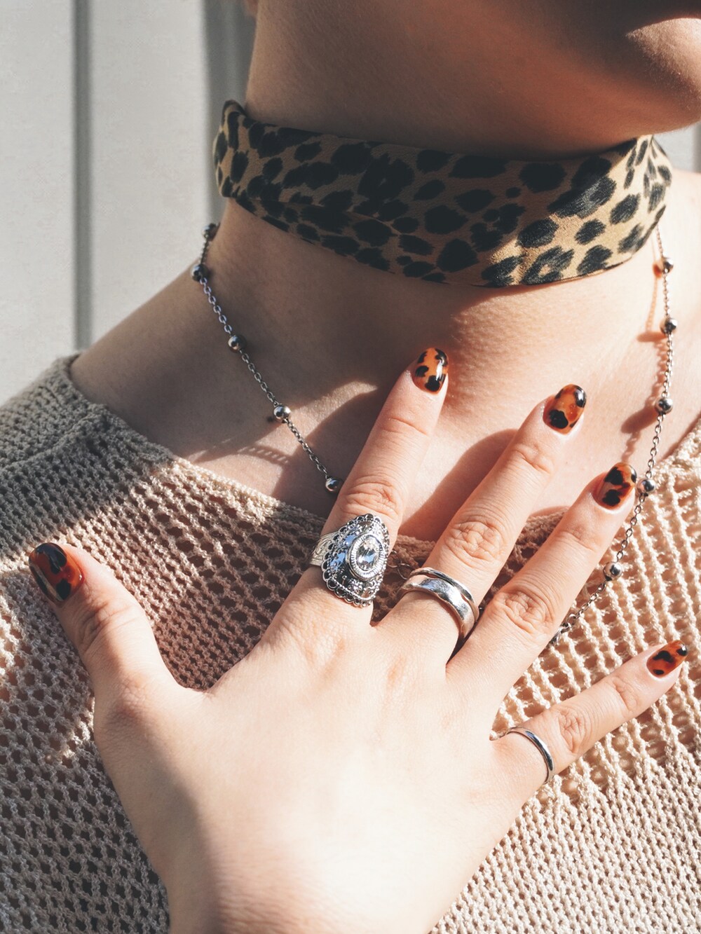 ベージュ系のストール/ショール、その他のその他を着用したレディースの冬コーディネートの4枚目の写真