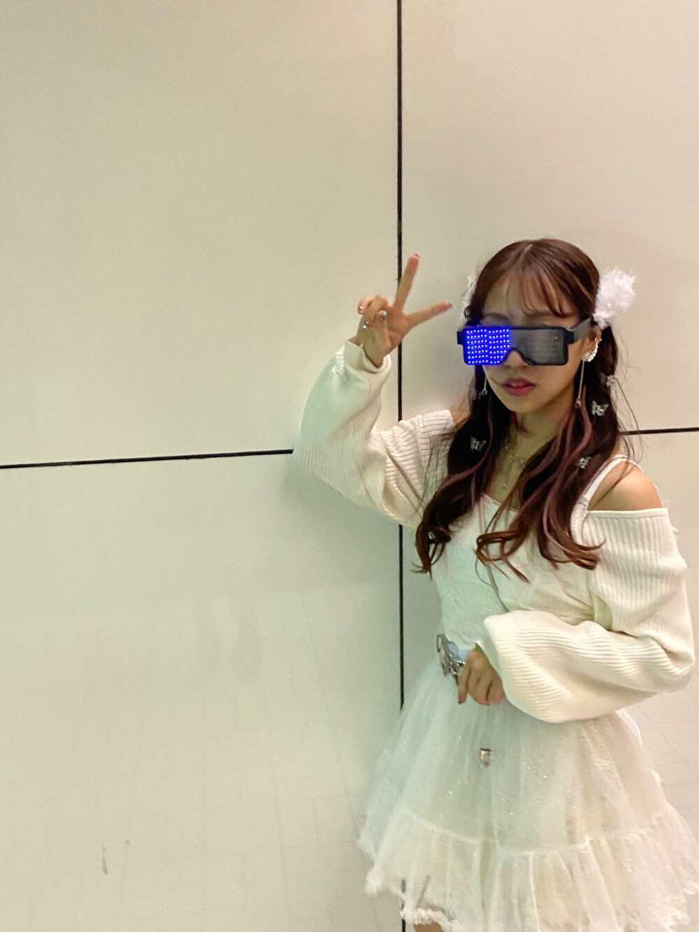 その他のベルトを着用したレディースの秋コーディネートの3枚目の写真