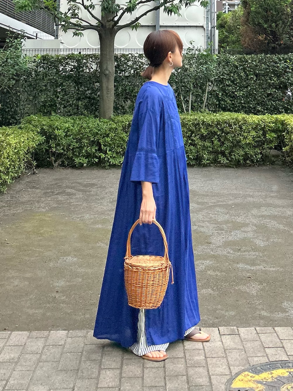 「レイヤードスタイル、休日スタイル、リゾートスタイル、ワンピース、ロングワンピース、夏コーデ、お出かけコーデ、デートコーデ、きれいめカジュアル、ワイドパンツ、プチプラ、サンダル、かごバッグ」｜「notch.の【 notch. by KR 】レース切替ルーズボイルワンピース（ワンピース、ブルー系）」を使った、ＫＲさん（レディース・159cm）の夏コーディネートの3枚目の写真