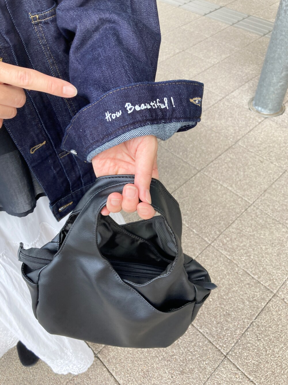 「秋コーデ、秋服準備はじめました、シンプルコーデ、大人カジュアル、きれいめカジュアル、デニム、デニムジャケット、ボーダー、シェフパンツ、チノパン、カラーソックス、カンフーシューズ、ハンドバッグ、プチプラ、休日スタイル」｜「LBCのLBCデニムノーカラージャケット（デニムジャケット、ブルー系）」を使った、ＫＲさん（レディース・159cm）の秋コーディネートの4枚目の写真
