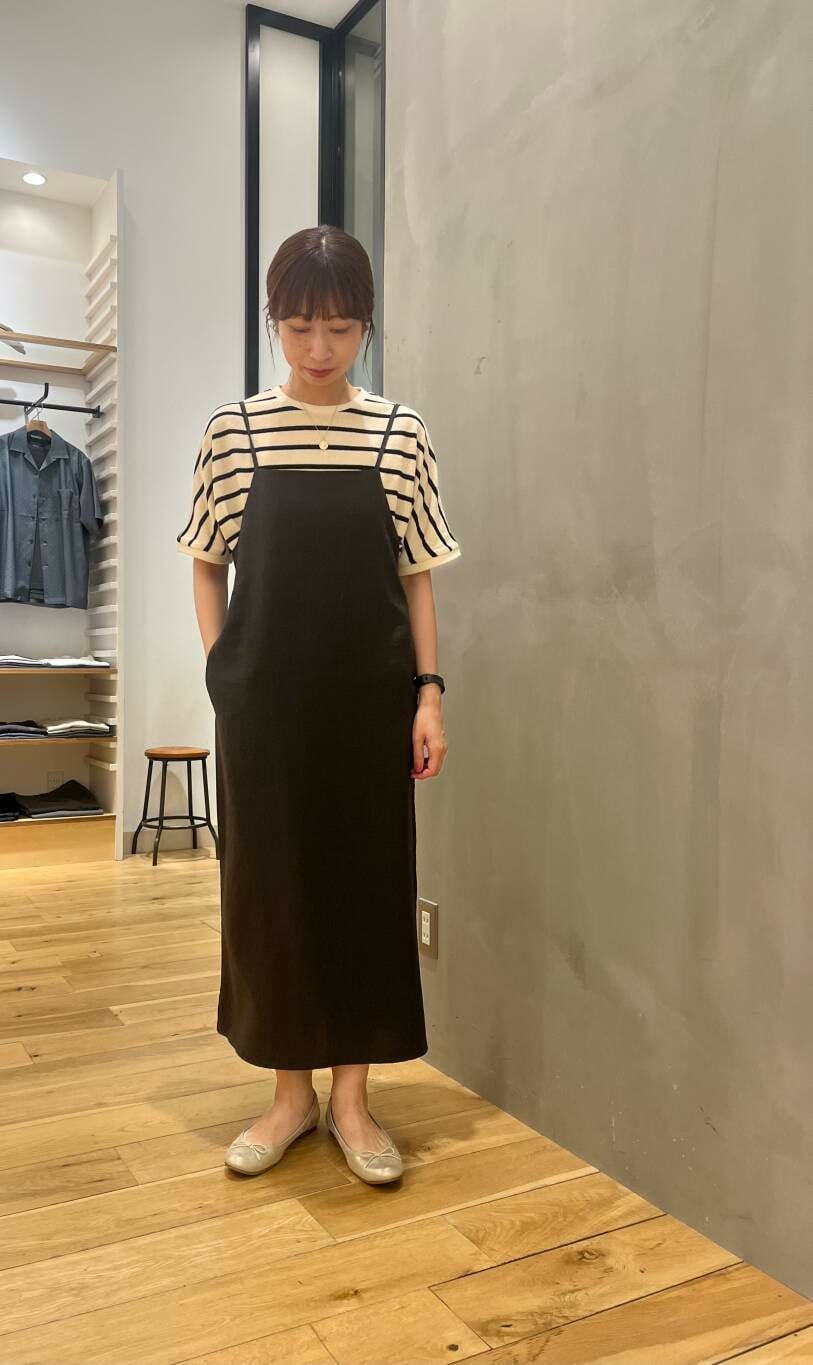 「ワンピース、モノトーン、スカート、アーバンリサーチドアーズ、doors、30代、柄物」｜「URBAN RESEARCH DOORSのストレートキャミワンピース（ワンピース、グレー系）」を使った、chikaさん（レディース・163cm）の夏コーディネートの2枚目の写真