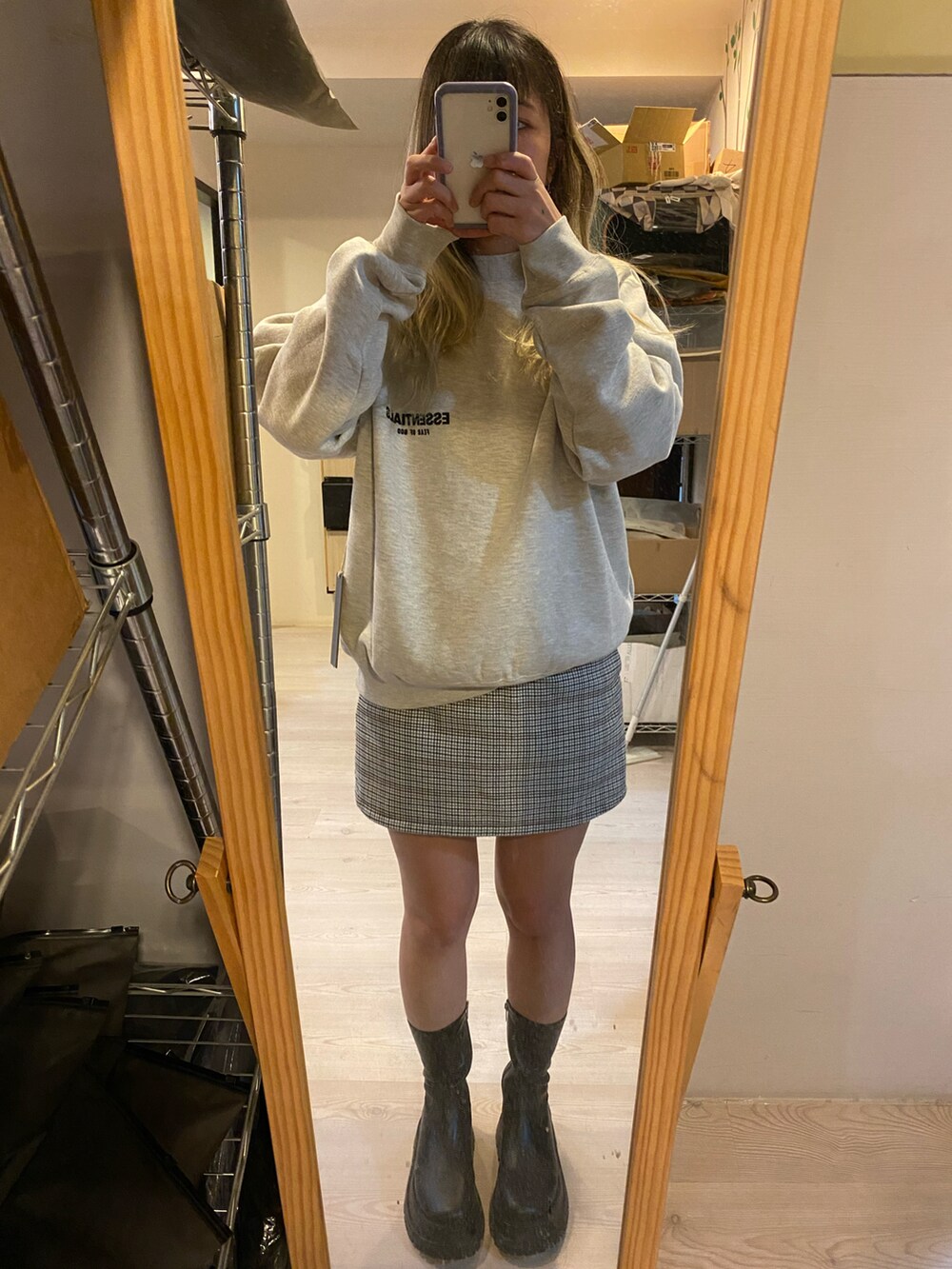 「ESSENTIALS、fear of god、burberry、ZARA、ootd、girl」｜「ESSENTIALのアイテム（その他トップス、グレー系）」を使った、Jia さん（レディース・160cm）の秋コーディネートの2枚目の写真