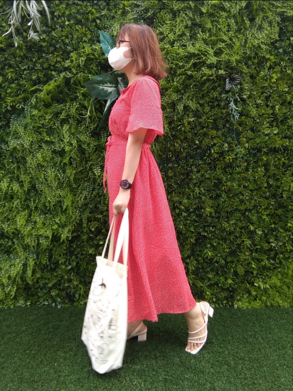 「ワンピース、きれいめコーディネート、おでかけコーデ、サンダル、骨格ストレート、赤、ドーパミンドレッシング、オトナ女子、メガネ女子、低身長コーデ」｜「earth music&ecologyのちょっとレトロなワンピース（ワンピース、レッド系）」を使った、みあめさん（レディース・154cm）の夏コーディネートの3枚目の写真