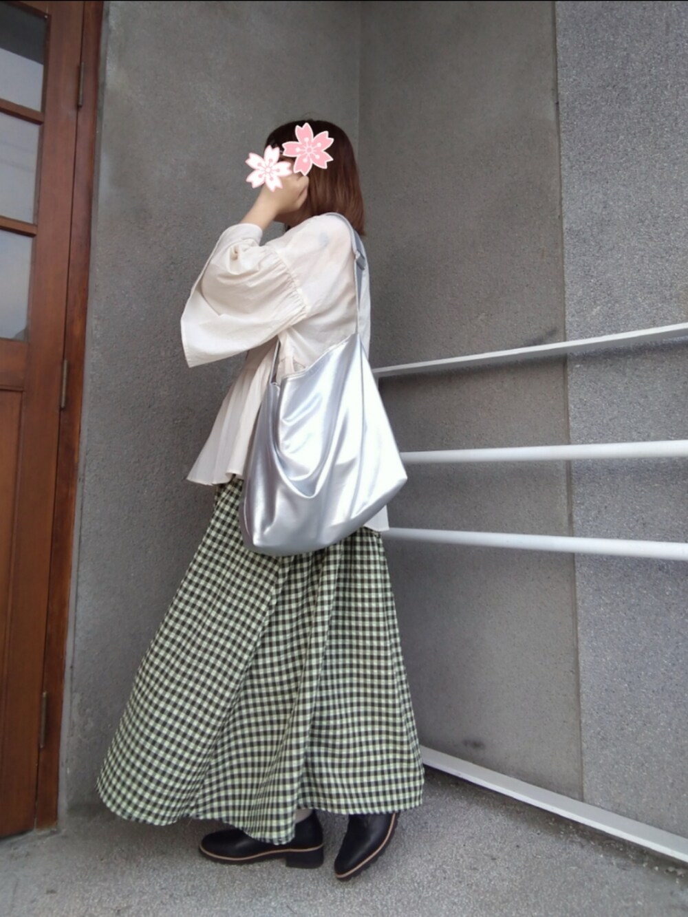 「ootd、春コーデ、LOWRYS FARM、低身長コーデ、shein、チェックスカート、アイボリー、骨格ストレート」｜「LOWRYS FARMのジャラパーツネックレス　989809（ネックレス、ホワイト系）」を使った、みあめさん（レディース・154cm）の春コーディネートの2枚目の写真
