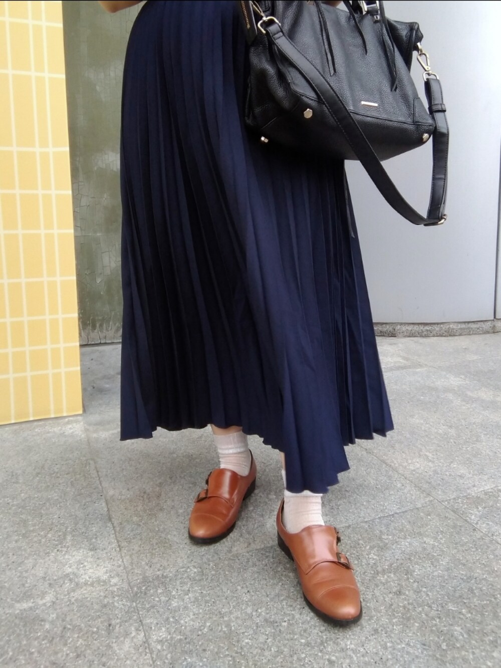 「仕事コーデ、洋裝、ワンピース、紺、RedyAzel、REBECCA MINKOFF、きれいめコーディネート、低身長コーデ、メガネ女子、骨格ストレート」｜「REDYAZELのアイテム（ワンピース/ドレス、ブルー系）」を使った、みあめさん（レディース・154cm）の夏コーディネートの3枚目の写真