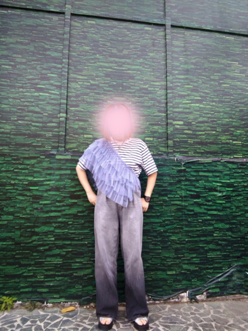 「デニム、レイヤードスタイル、ootd、牛仔褲、低身長、earth music&ecology、ELENCARE DUE、LOWRYS FARM」｜「earth music&ecologyのBOXシルエットT(汗じみ防止)（シャツ/ブラウス、その他）」を使った、みあめさん（レディース・154cm）の秋コーディネートの2枚目の写真