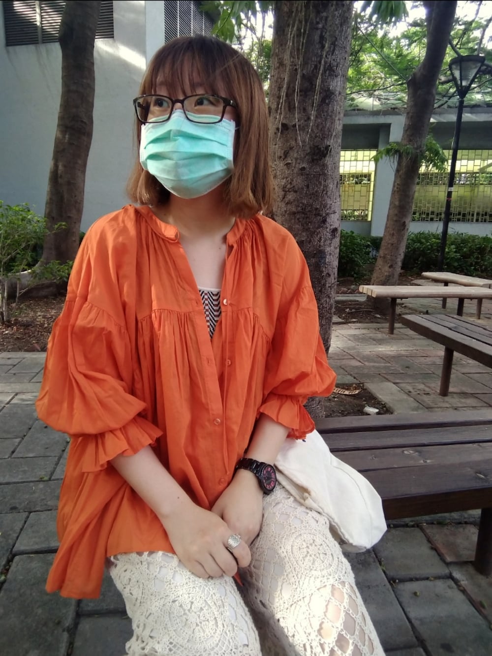 「夏コーデ、カジュアル、サンダル、オレンジ、白パンツ、LOWRYS FARM、CIAOPANIC TYPY、メガネ女子、ootd、骨格ストレート、ドーパミンドレッシング、ビックシルエット、低身長コーデ」｜「LOWRYS FARMのコットンボイルスキッパーブラウス　960898（シャツ/ブラウス、オレンジ系）」を使った、みあめさん（レディース・154cm）の夏コーディネートの4枚目の写真