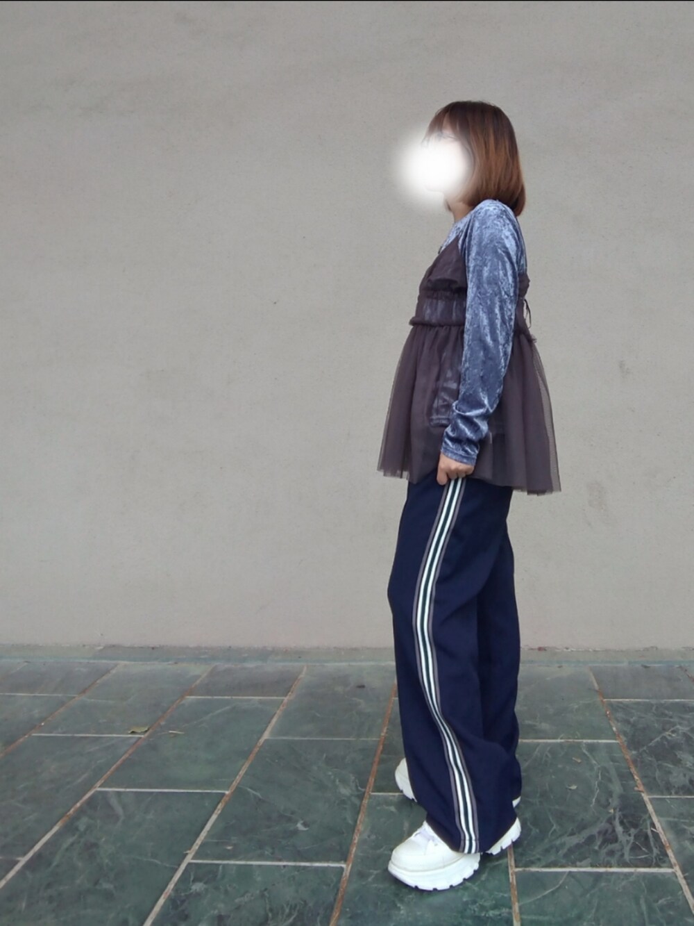「ootd、低身長、コンバース、ビッグシルエット、球鞋、converse、LOWRYS FARM、GLOBAL WORK、骨格ストレート、チュール、ネイビー」｜「LOWRYS FARMのキルティングブルゾン　903708（ブルゾン、グリーン系）」を使った、みあめさん（レディース・154cm）の冬コーディネートの3枚目の写真
