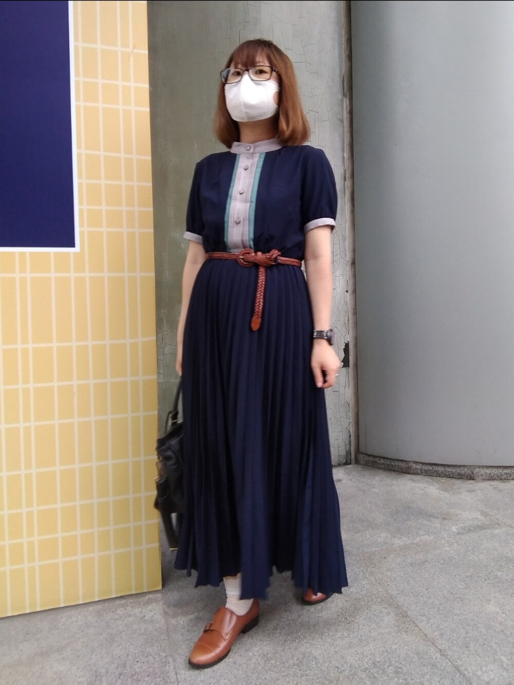 「仕事コーデ、洋裝、ワンピース、紺、RedyAzel、REBECCA MINKOFF、きれいめコーディネート、低身長コーデ、メガネ女子、骨格ストレート」｜「REDYAZELのアイテム（ワンピース/ドレス、ブルー系）」を使った、みあめさん（レディース・154cm）の夏コーディネートの2枚目の写真