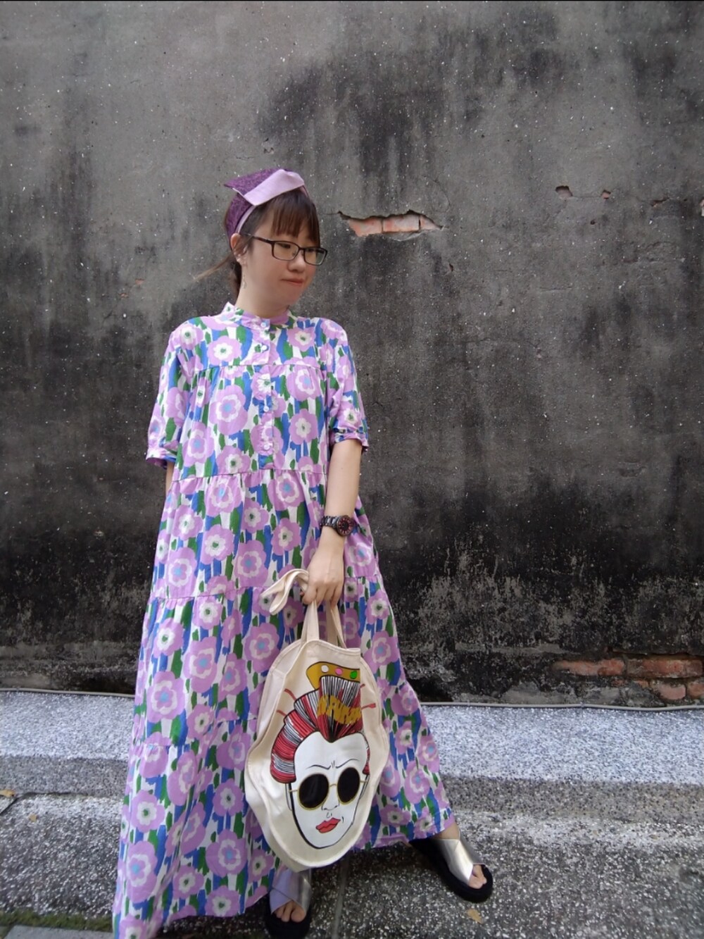 「ootd、夏コーデ、おでかけコーデ、サンダル、骨格ストレート、メガネ女子、このスタイルがお気に入り、シルバーサンダル、紫、洋裝、休閒」｜「LOWRYS FARMのカンドウフィットクロス　177266（サンダル、シルバー系）」を使った、みあめさん（レディース・154cm）の夏コーディネートの3枚目の写真