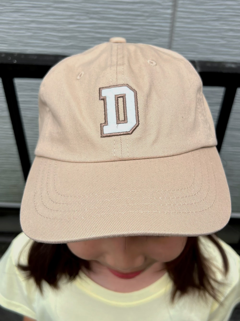 イエロー系のTシャツ/カットソー、ブルー系のその他パンツを着用したキッズの夏コーディネートの6枚目の写真