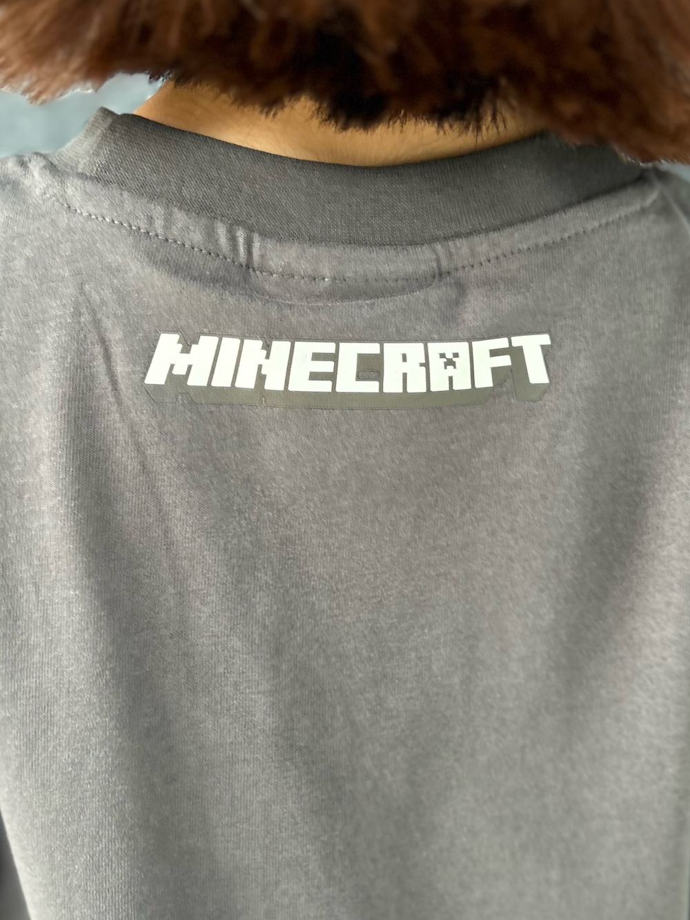 グレー系のTシャツ/カットソー、ピンク系のその他パンツを着用したキッズの夏コーディネートの6枚目の写真