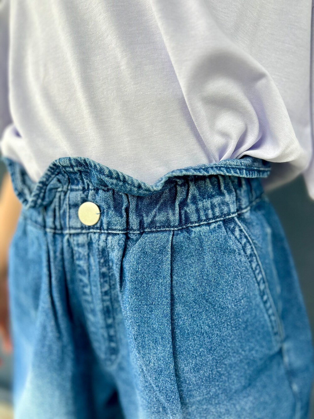 パープル系のTシャツ/カットソー、ブルー系のその他パンツを着用したキッズの夏コーディネートの5枚目の写真