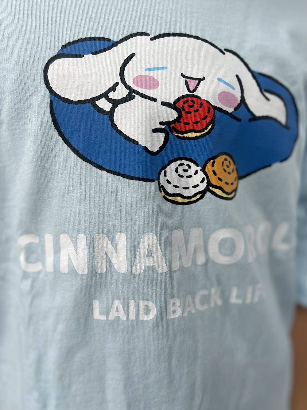 ブルー系のTシャツ/カットソー、ブラウン系のその他パンツを着用したキッズの夏コーディネートの6枚目の写真