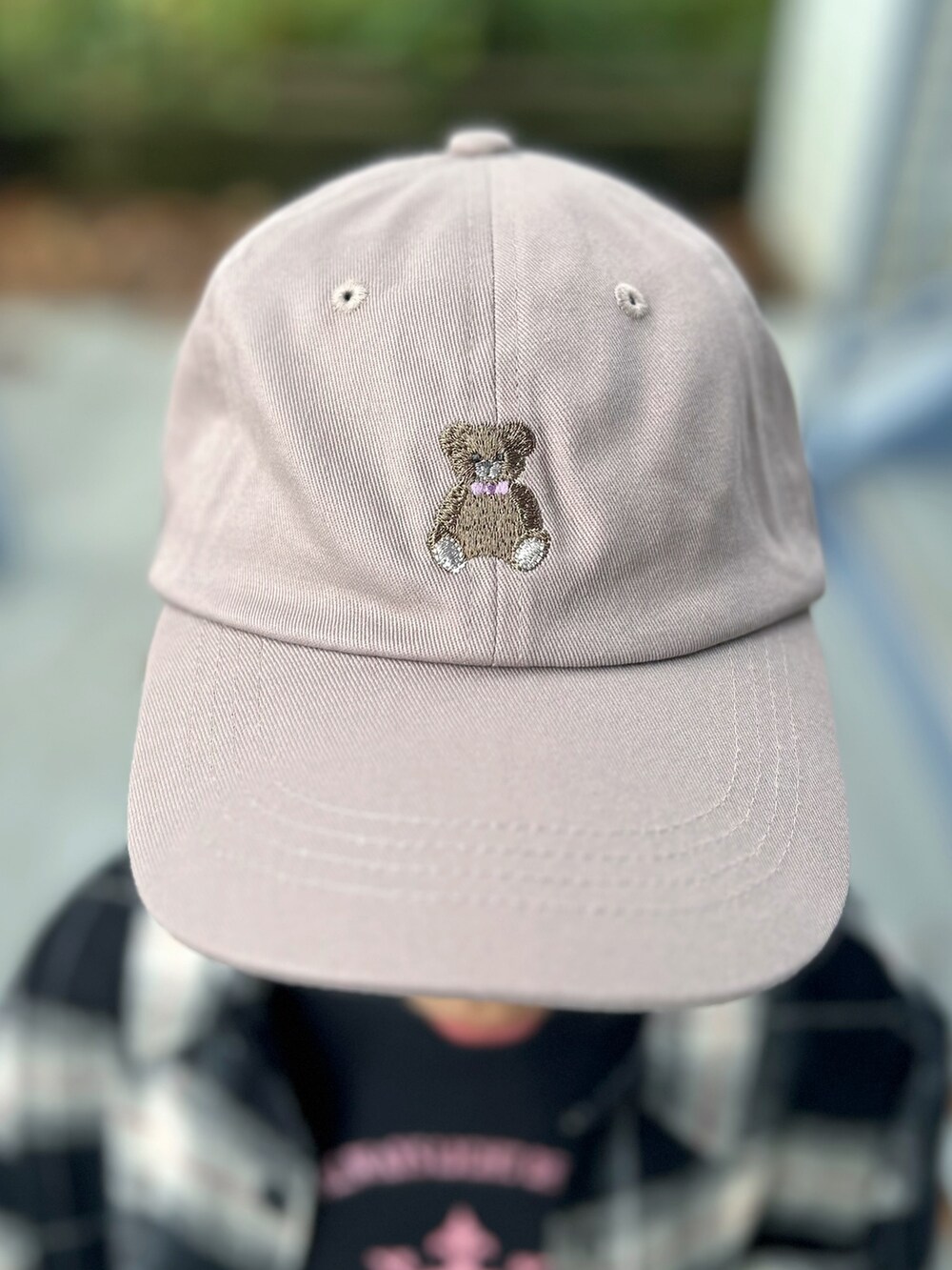 ブラック系のTシャツ/カットソー、ブラック系のシャツ/ブラウス、ブルー系のその他パンツを着用したキッズの秋コーディネートの10枚目の写真