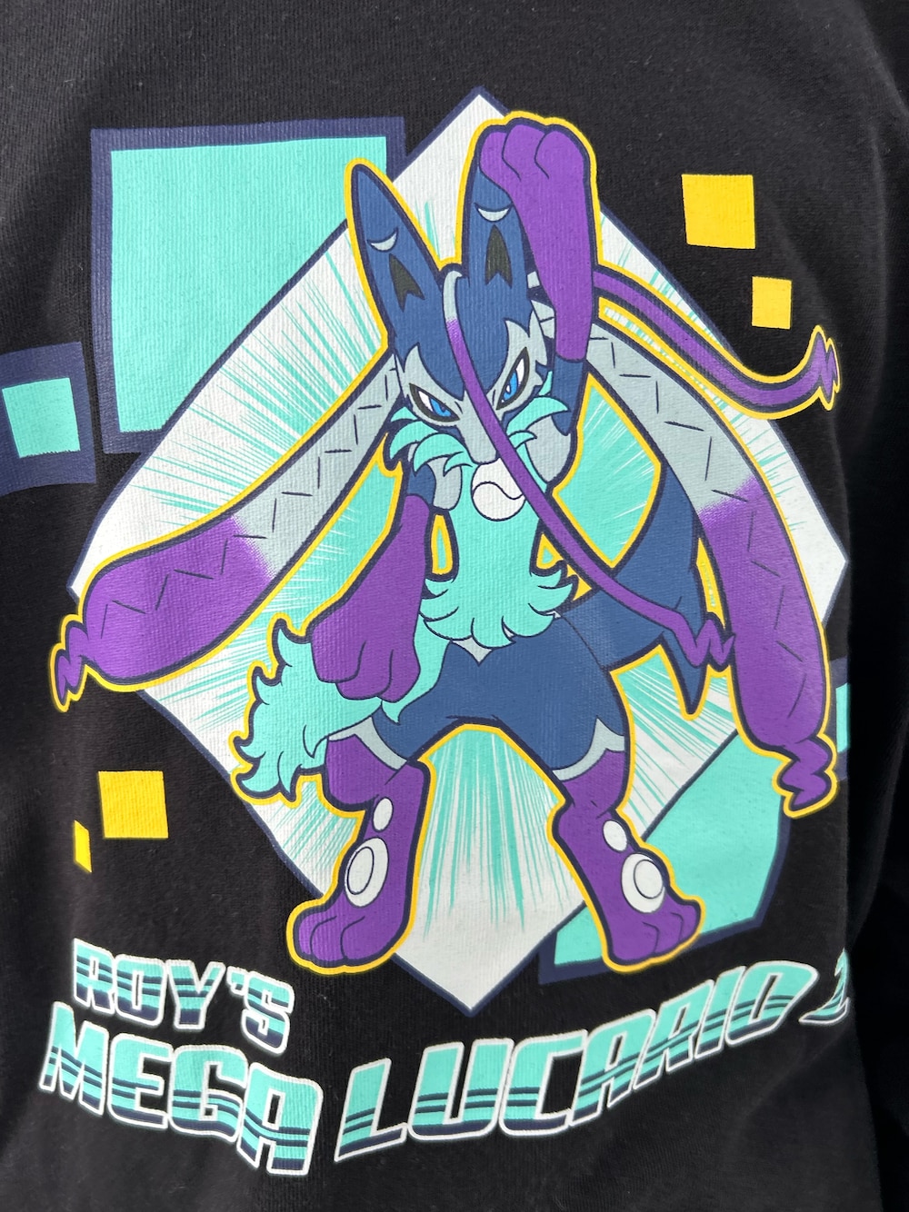ブラック系のTシャツ/カットソー、ブラック系のその他パンツを着用したキッズの秋コーディネートの6枚目の写真