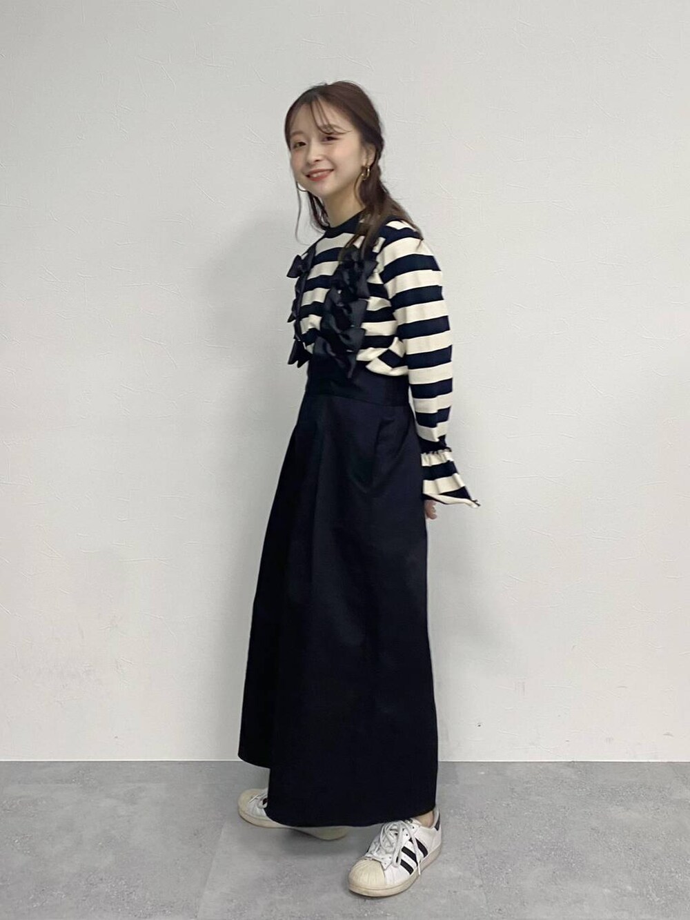 その他のTシャツ/カットソーを着用したレディースの冬コーディネートの2枚目の写真