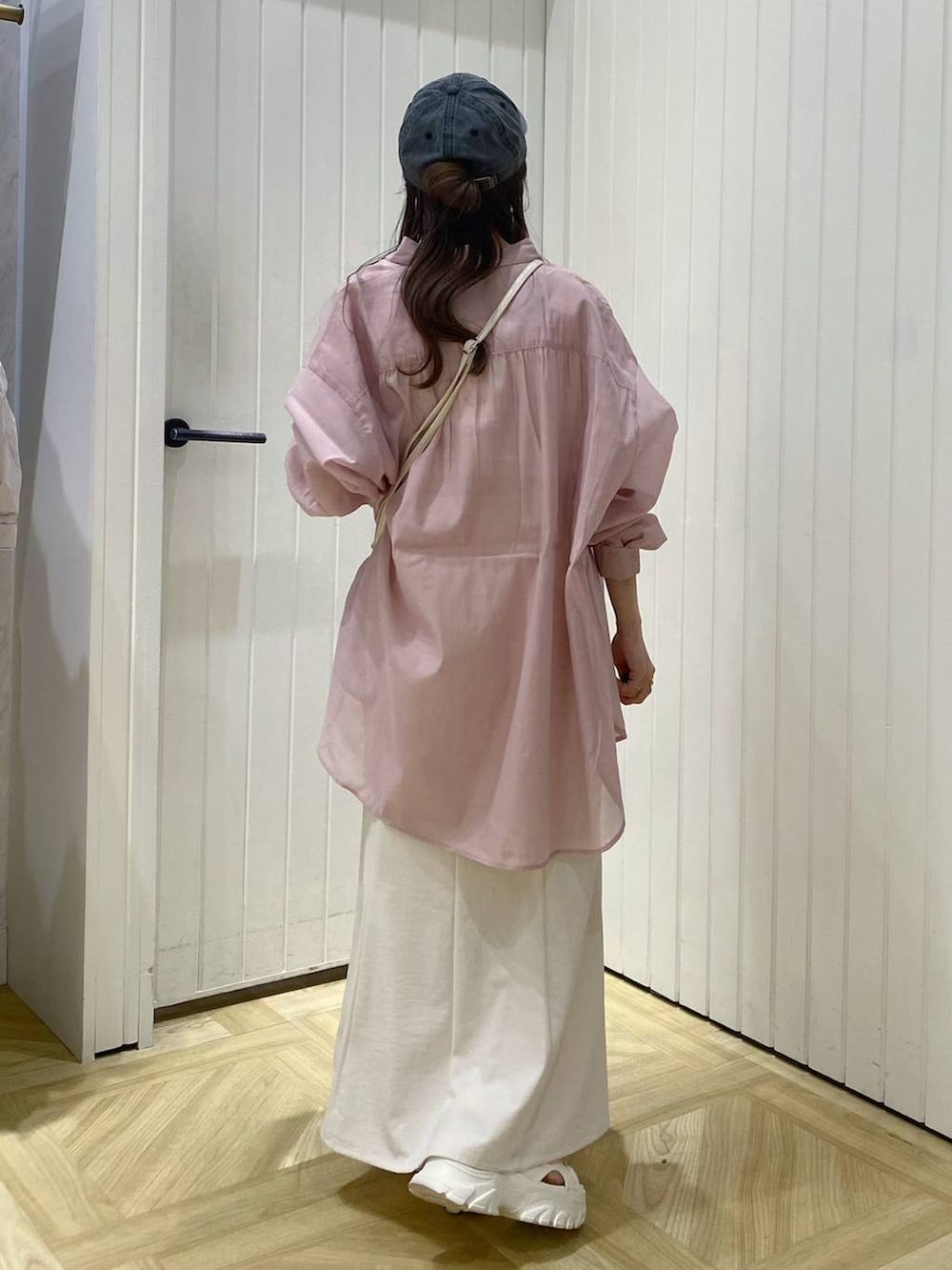 「LOWRYS FARMのウォッシュドＣＡＰＮＥＷＥＲＡ　102577（キャップ、ブラック系）」を使った、rinangoさん（レディース・146cm）の春コーディネートの3枚目の写真