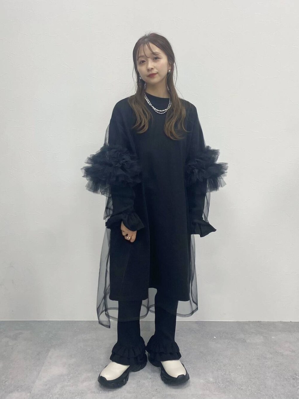 「ローリーズスタイル_LOWRYS FARM、低身長、キッズ服、ジュニア/ティーンズ、ワントーン、ブーツ、ワンピース」｜「LOWRYS FARMのニットソックススニーカーブーツ　981776（ブーツ、ホワイト系）」を使った、rinangoさん（レディース・146cm）の冬コーディネートの2枚目の写真