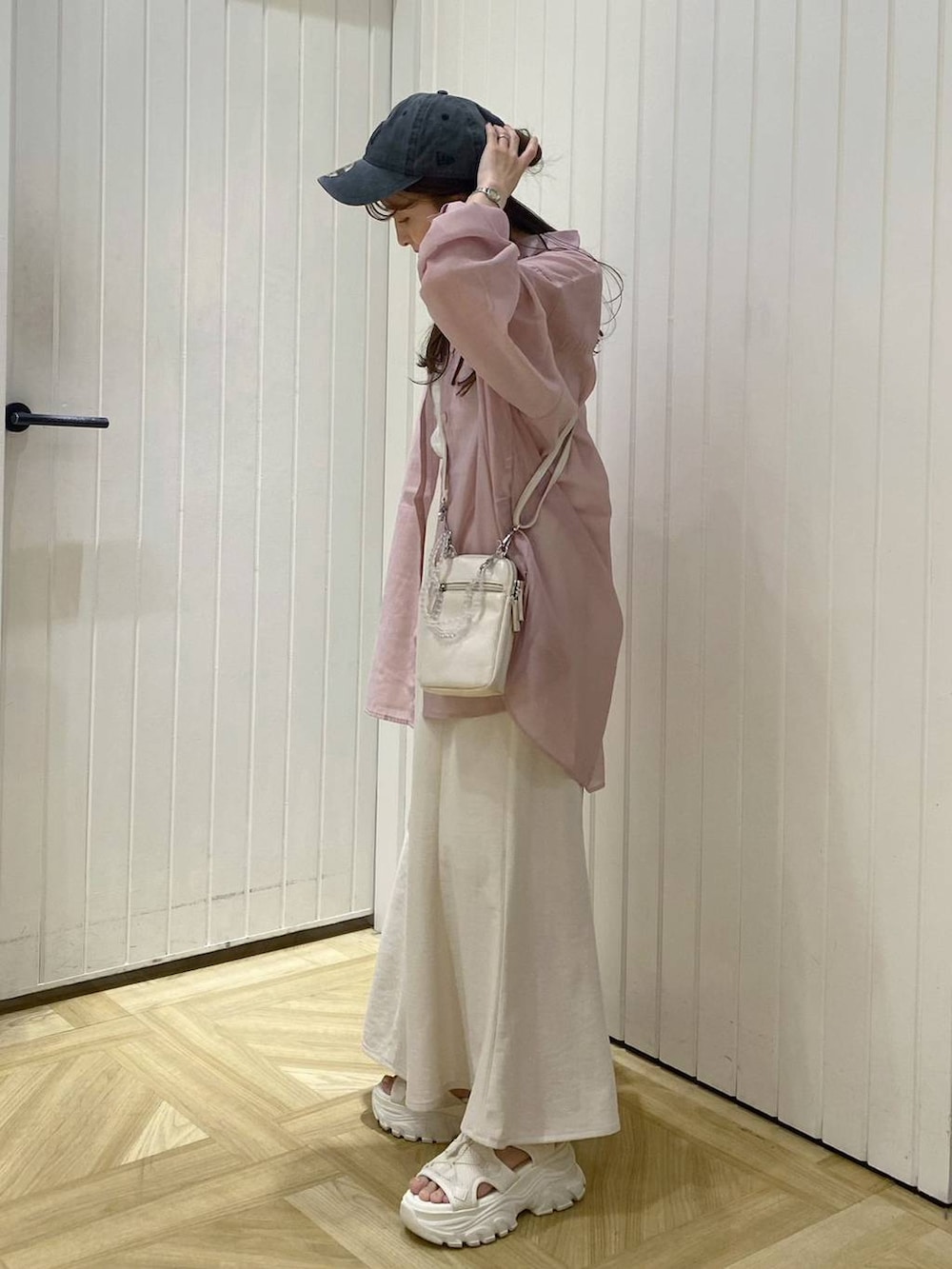 「LOWRYS FARMのウォッシュドＣＡＰＮＥＷＥＲＡ　102577（キャップ、ブラック系）」を使った、rinangoさん（レディース・146cm）の春コーディネートの2枚目の写真