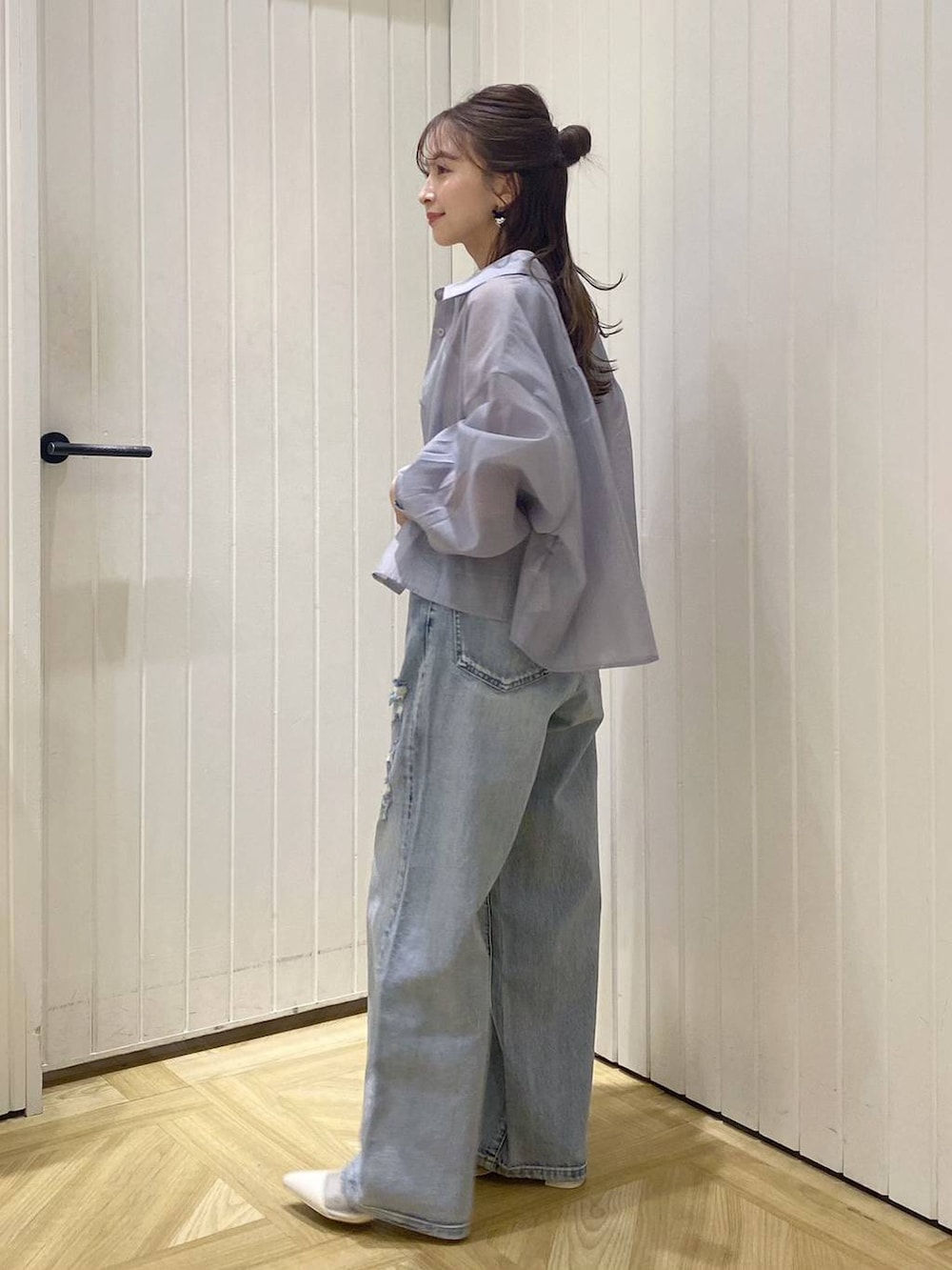 「LOWRYS FARMのシアーブーツ 100495(ブーツ、ホワイト系)」を使った、rinangoさん(レディース・146cm)の春コーディネートの3枚目の写真