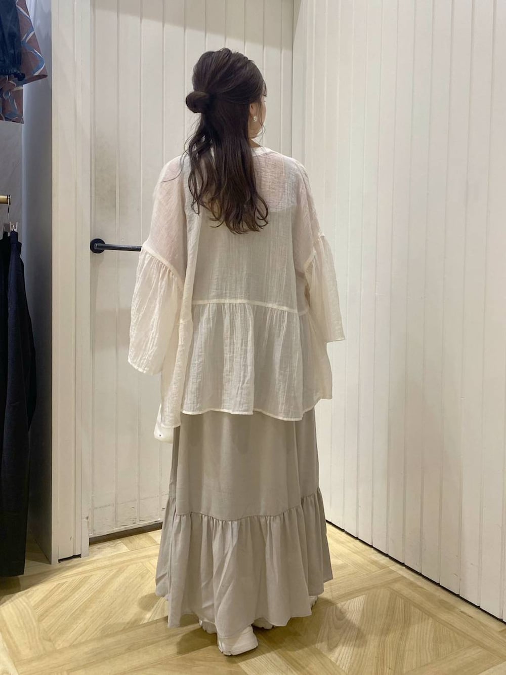 「ローリーズスタイル_LOWRYS FARM、低身長、大人女子カジュアル_LOWRYS FARM、デートコーデ、ワントーン、ワンピース、ドットエスティセール」|「LOWRYS FARMのレースアップスポサン 104934(サンダル、ホワイト系)」を使った、rinangoさん(レディース・146cm)の夏コーディネートの4枚目の写真