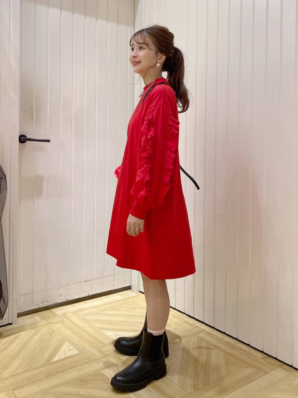 「ローリーズスタイル_LOWRYS FARM、低身長、大人女子カジュアル_LOWRYS FARM、デートコーデ、カジュアル、キッズ服、キッズ、秋コーデ」｜「LOWRYS FARMのステンレスフープチョーカー 127295（チョーカー、シルバー系）」を使った、rinangoさん（レディース・146cm）の秋コーディネートの3枚目の写真