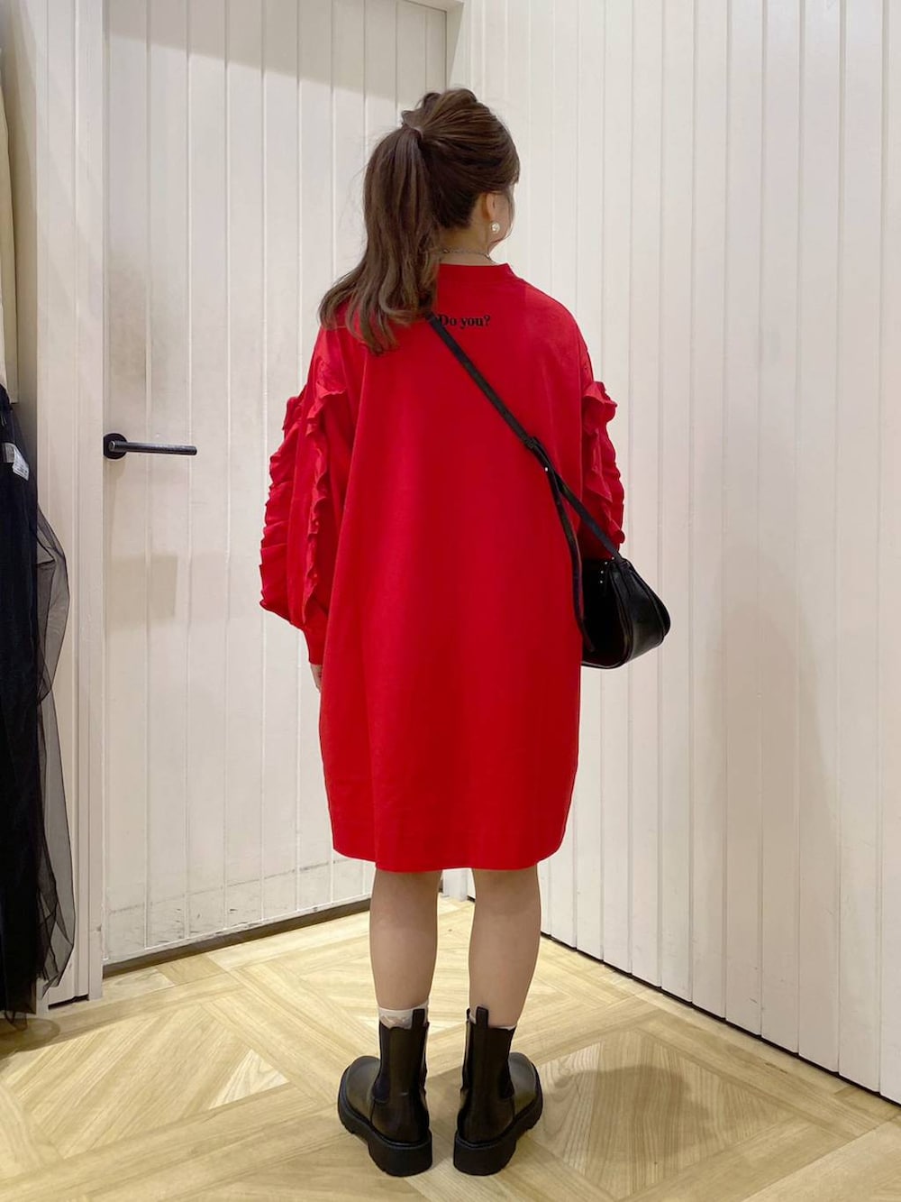 「ローリーズスタイル_LOWRYS FARM、低身長、大人女子カジュアル_LOWRYS FARM、デートコーデ、カジュアル、キッズ服、キッズ、秋コーデ」｜「LOWRYS FARMのステンレスフープチョーカー 127295（チョーカー、シルバー系）」を使った、rinangoさん（レディース・146cm）の秋コーディネートの4枚目の写真