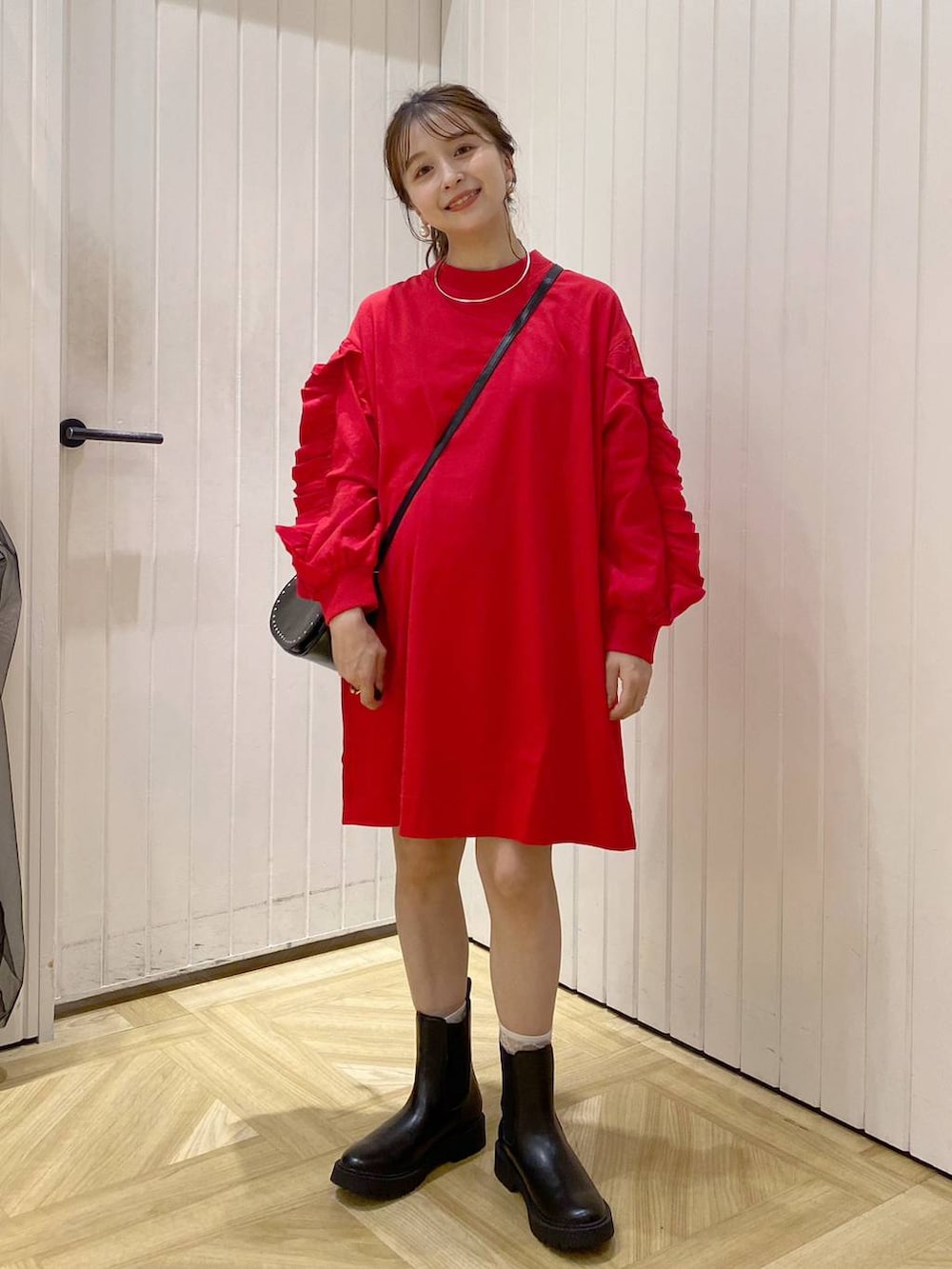 「ローリーズスタイル_LOWRYS FARM、低身長、大人女子カジュアル_LOWRYS FARM、デートコーデ、カジュアル、キッズ服、キッズ、秋コーデ」｜「LOWRYS FARMのステンレスフープチョーカー 127295（チョーカー、シルバー系）」を使った、rinangoさん（レディース・146cm）の秋コーディネートの2枚目の写真