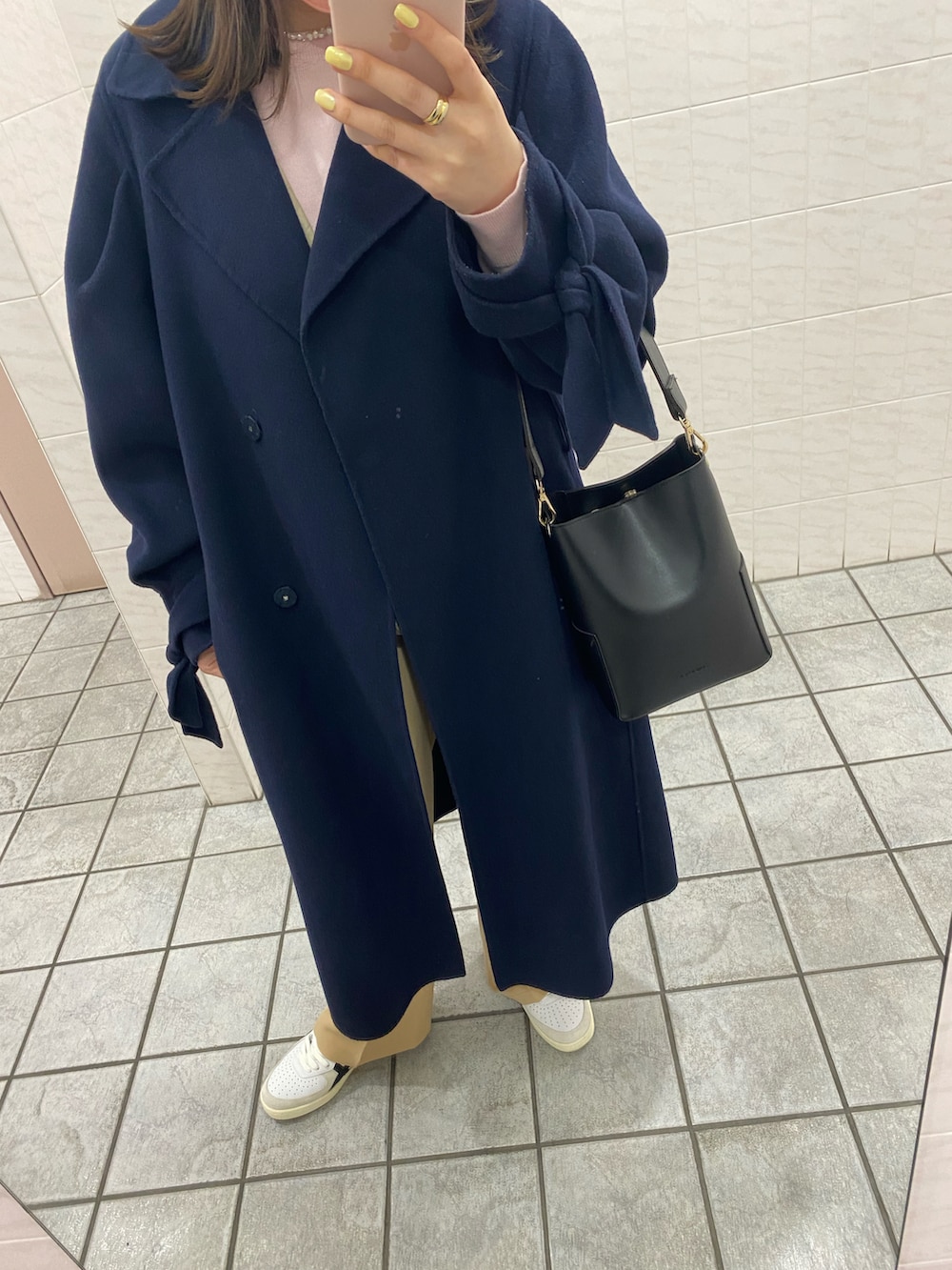 「オトナカジュアル、ピンク、オニツカタイガー、おしゃれさんと繋がりたい、パンツスタイル、低身長」｜「Onitsuka TigerのGSM（スニーカー、ホワイト系）」を使った、ﾏさん（レディース・153cm）の冬コーディネートの2枚目の写真