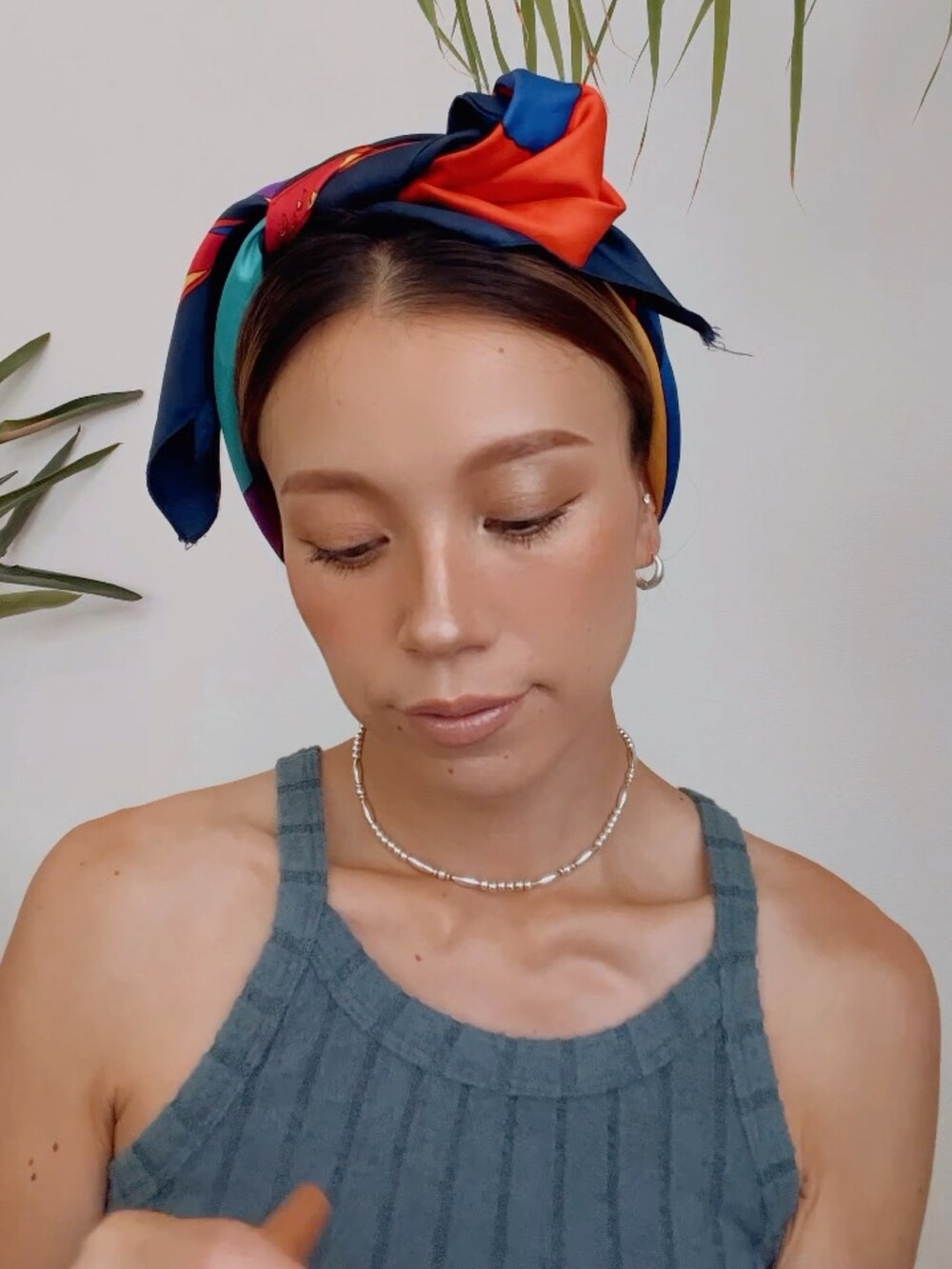「夏コーデ、シンプルコーデ、ラフ、キャミソール、shein、リネンパンツ、H&M、ストール、古着MIX、30代コーデ、今日のコスメと服、シンプル、ラクチンコーデ、オトナ女子、ootd」｜「SHEINのアイテム（キャミソール、ブルー系）」を使った、階上実穂さん（骨格ナチュラル・レディース・158cm）の夏コーディネートの2枚目の写真