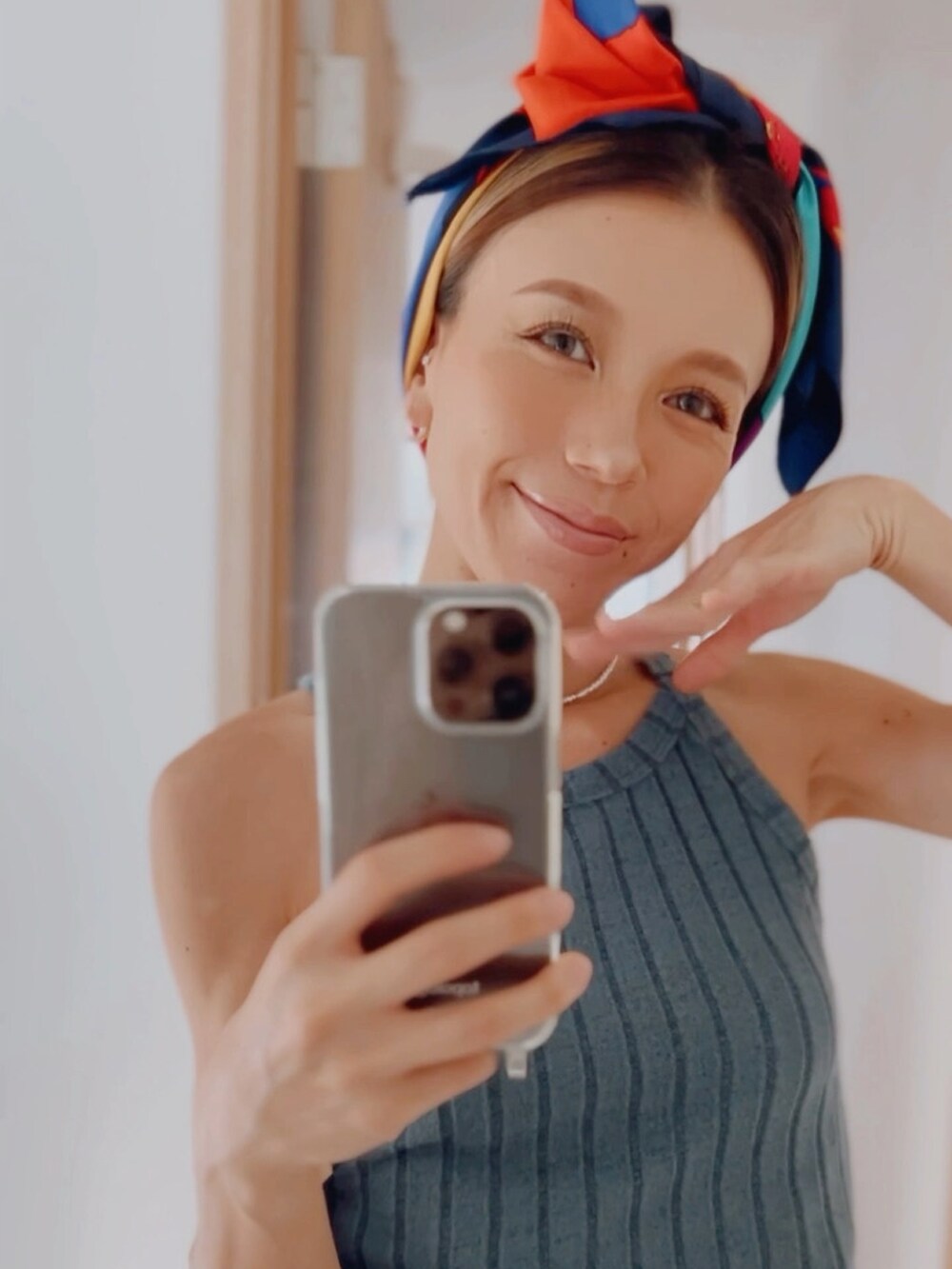 「夏コーデ、シンプルコーデ、ラフ、キャミソール、shein、リネンパンツ、H&M、ストール、古着MIX、30代コーデ、今日のコスメと服、シンプル、ラクチンコーデ、オトナ女子、ootd」｜「SHEINのアイテム（キャミソール、ブルー系）」を使った、階上実穂さん（骨格ナチュラル・レディース・158cm）の夏コーディネートの4枚目の写真