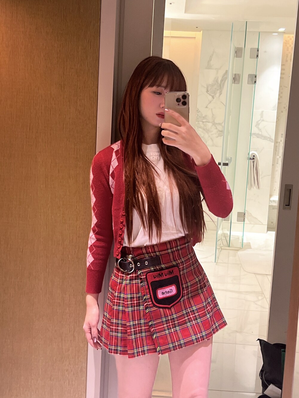 miu miuのスカートを使った人気ファッションコーディネート（年齢：20