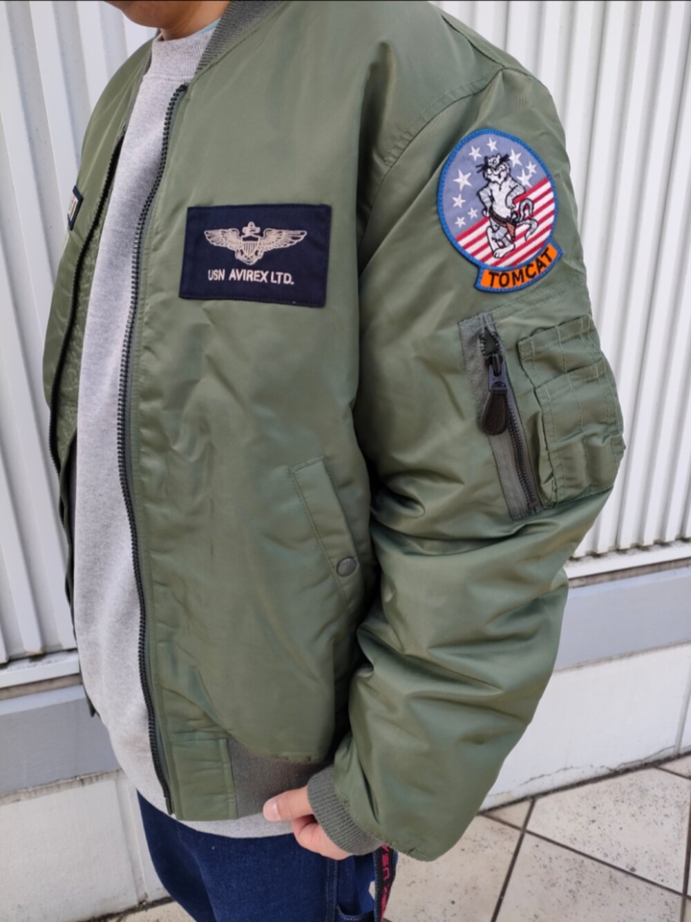 「スウェット、デニム、MA-1、キャップ、AVIREX、休日コーデ、ootd、メンズファッション、今日のコーデ、AVIREXBelle」｜「AVIREXの【×NEW ERA/ニューエラ】ロウ プロファイル 59フィフティ / LOW PROFILE 59FIFTY "AC"/ アヴィレックス / AVIREX（キャップ、ブラック系）」を使った、SUGAYA！さん（メンズ・164cm）の冬コーディネートの4枚目の写真