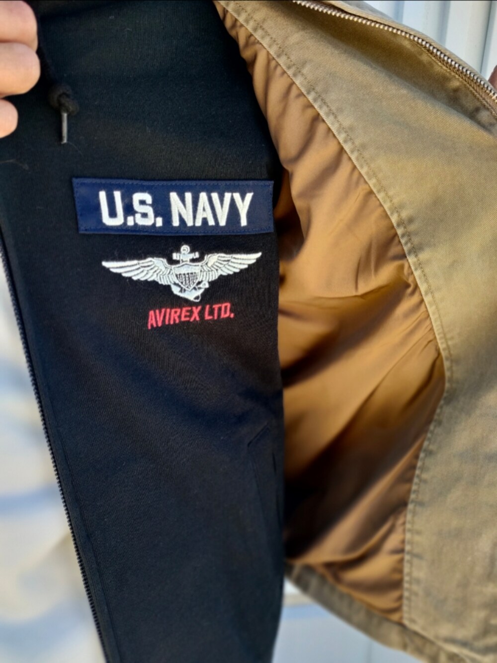 「デニム、ベージュ、キャップ、パーカー、AVIREX、春、ootd、メンズファッション、今日のコーデ、AVIREXBelle」｜「AVIREXのFADE USAF ACADEMY JACKET / フェイド USAF アカデミー ジャケット / AVIREX / アヴィレックス（ブルゾン、グリーン系）」を使った、SUGAYA！さん（メンズ・164cm）の冬コーディネートの5枚目の写真