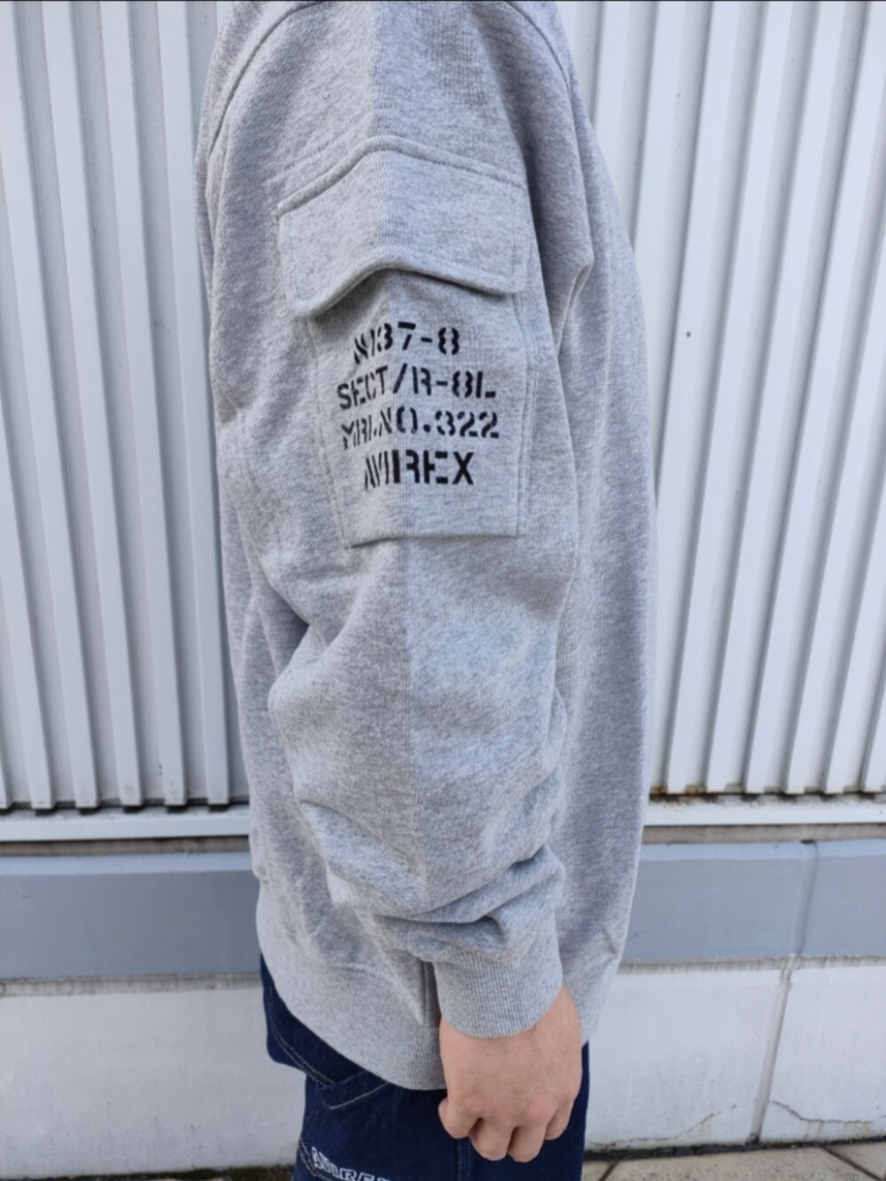 「スウェット、デニム、キャップ、AVIREX、休日コーデ、ootd、春コーデ、メンズファッション、今日のコーデ、AVIREXBelle」｜「AVIREXの【×NEW ERA/ニューエラ】ロウ プロファイル 59フィフティ / LOW PROFILE 59FIFTY "AC"/ アヴィレックス / AVIREX（キャップ、ブラック系）」を使った、SUGAYA！さん（メンズ・164cm）の冬コーディネートの4枚目の写真