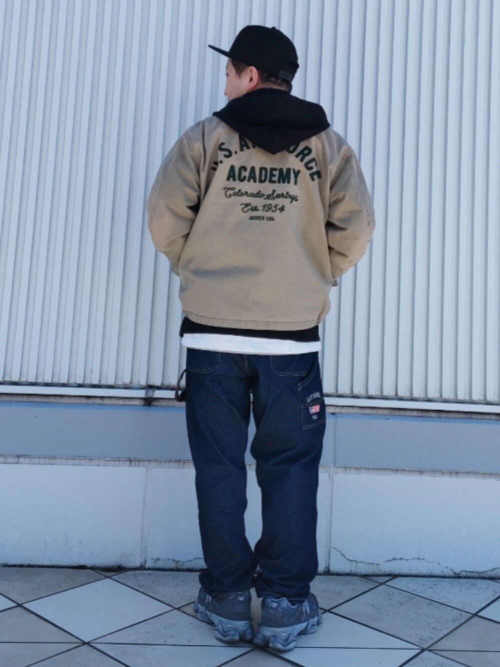 「デニム、ベージュ、キャップ、パーカー、AVIREX、春、ootd、メンズファッション、今日のコーデ、AVIREXBelle」｜「AVIREXのFADE USAF ACADEMY JACKET / フェイド USAF アカデミー ジャケット / AVIREX / アヴィレックス（ブルゾン、グリーン系）」を使った、SUGAYA！さん（メンズ・164cm）の冬コーディネートの2枚目の写真