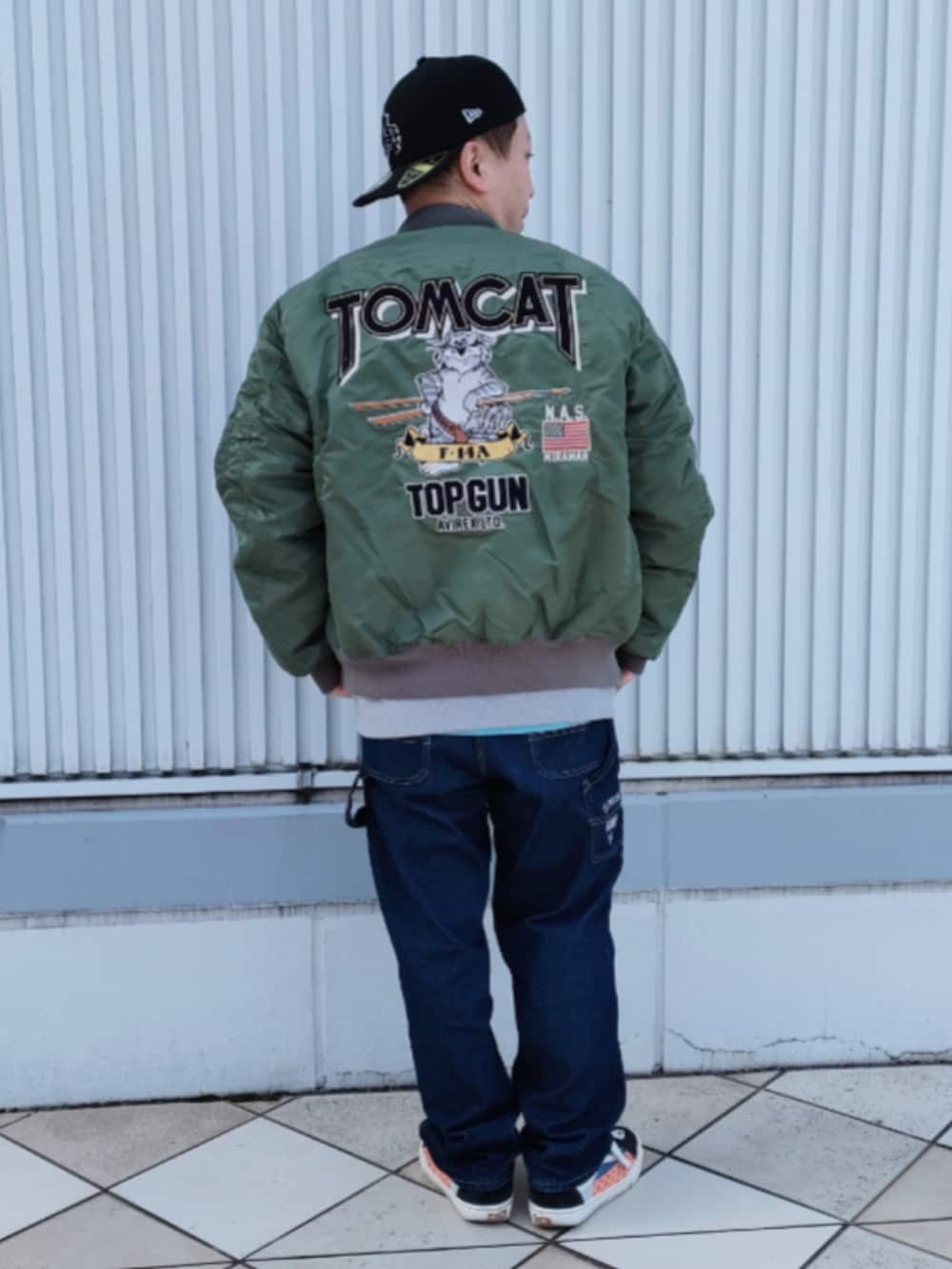 「スウェット、デニム、MA-1、キャップ、AVIREX、休日コーデ、ootd、メンズファッション、今日のコーデ、AVIREXBelle」｜「AVIREXの【×NEW ERA/ニューエラ】ロウ プロファイル 59フィフティ / LOW PROFILE 59FIFTY "AC"/ アヴィレックス / AVIREX（キャップ、ブラック系）」を使った、SUGAYA！さん（メンズ・164cm）の冬コーディネートの2枚目の写真