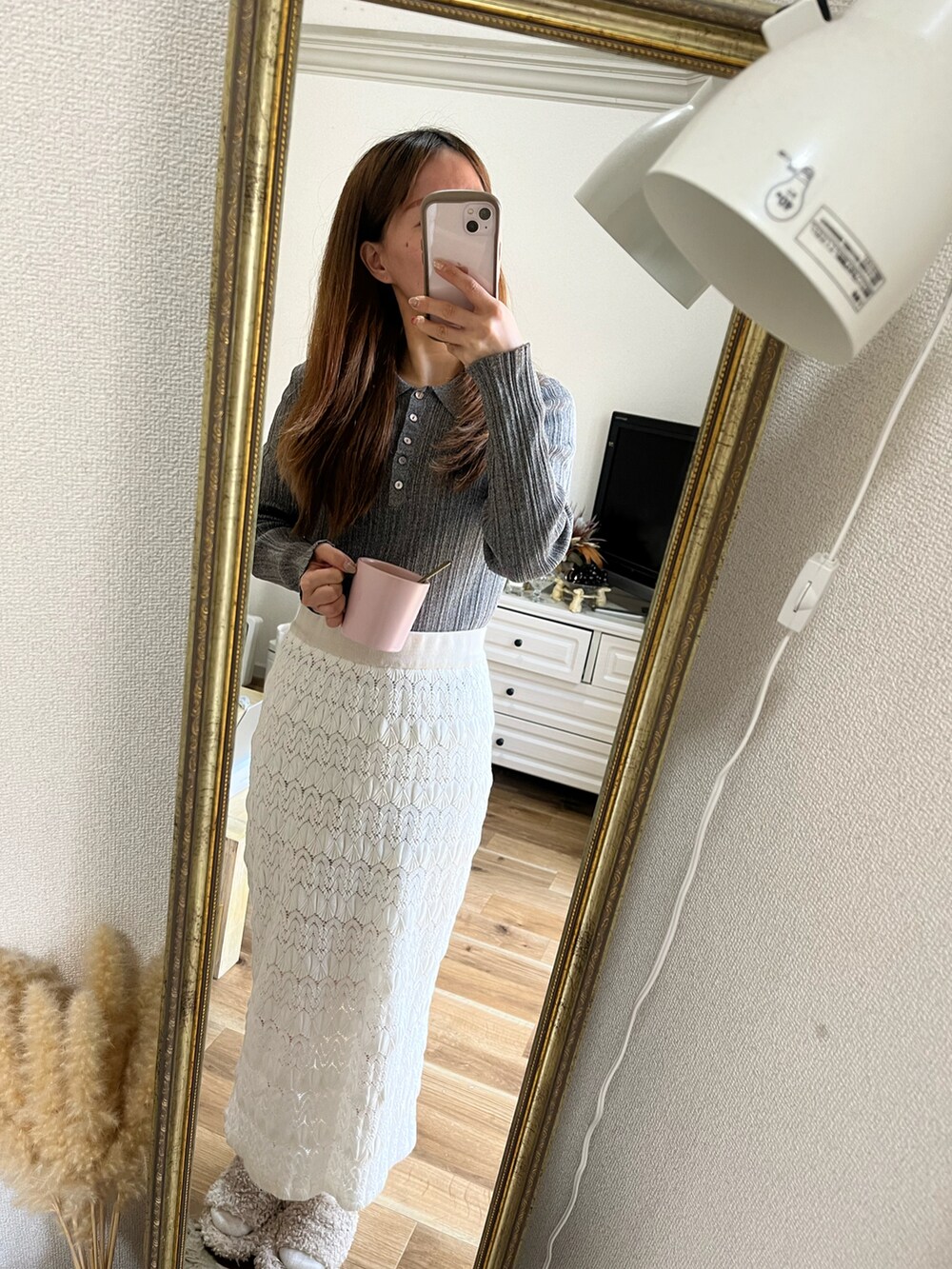 ピンク系のグラス/マグカップ/タンブラーを着用したレディースの夏コーディネートの2枚目の写真