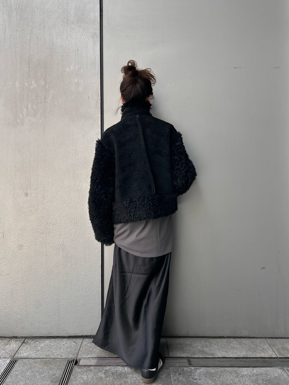 「Ungridのボアコンビムートンブルゾン（ムートンコート、ブラック系）」を使った、庄司　未菜美さん（レディース・159cm）の秋コーディネートの3枚目の写真